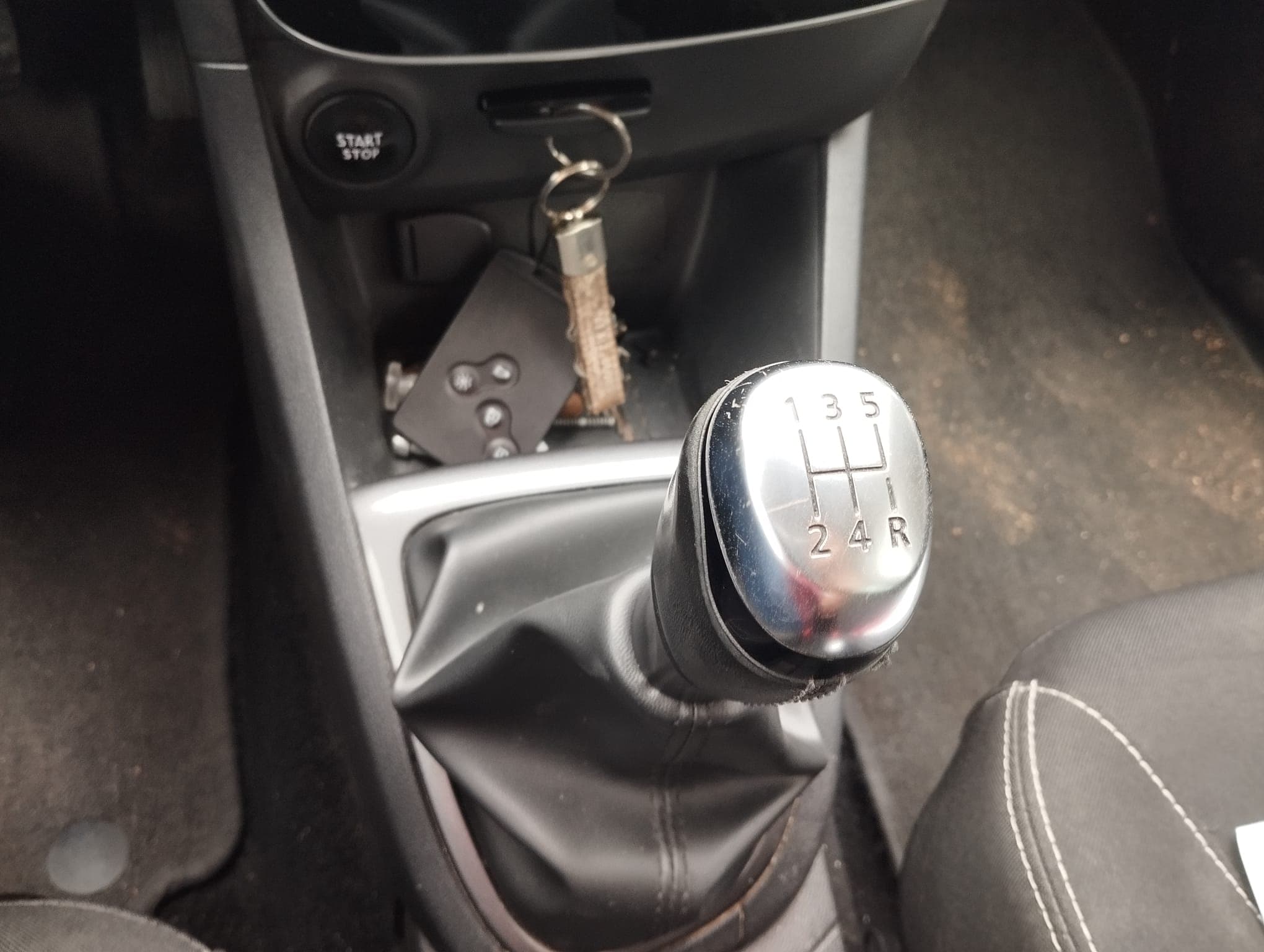 Renault Clio · Ano 2017 — image 15