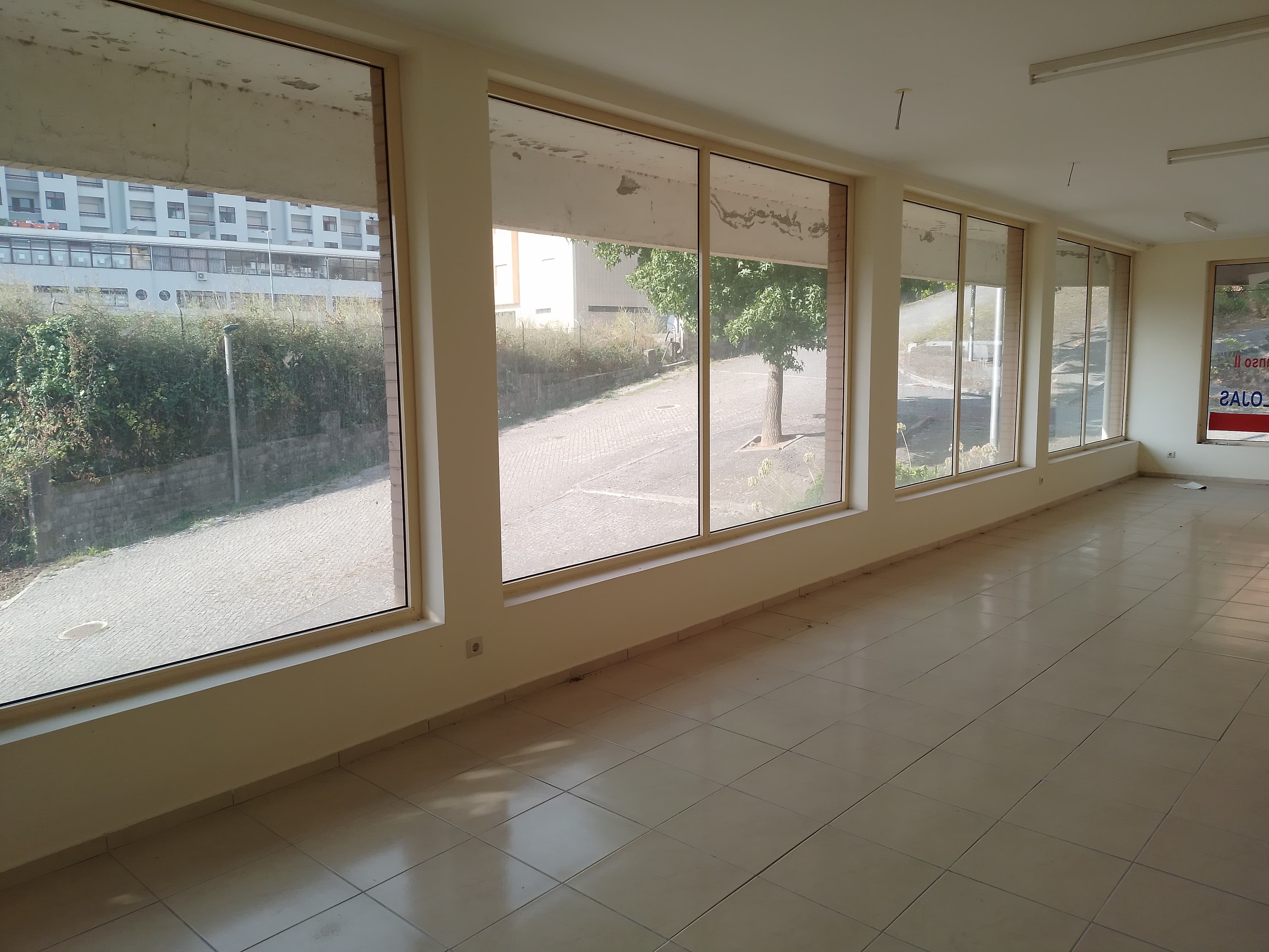 Prédio Urbano em Construção · Gandra, Paredes — imagen 23