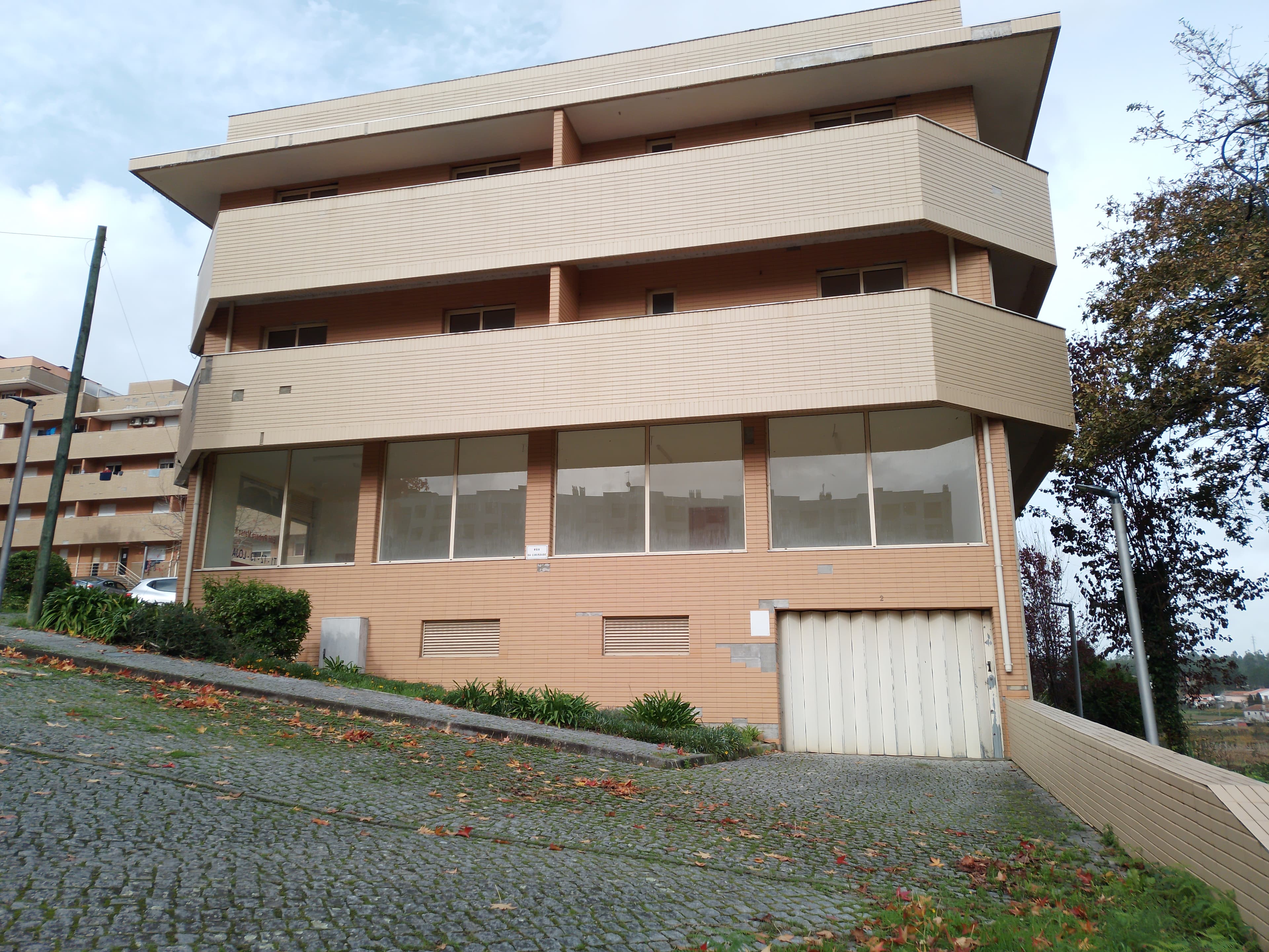 Prédio Urbano em Construção · Gandra, Paredes — imagen 3