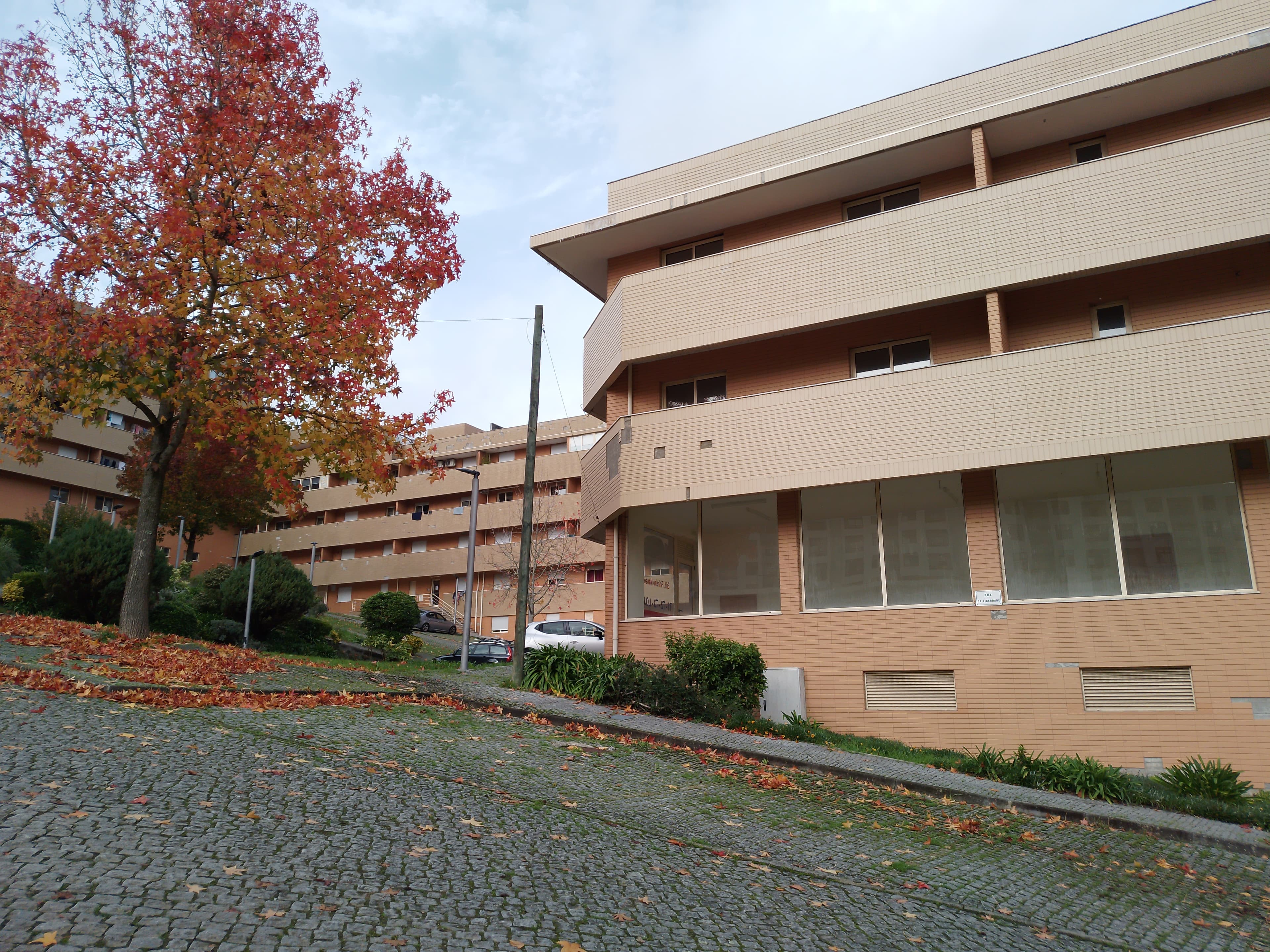 Prédio Urbano em Construção · Gandra, Paredes — imagen 2
