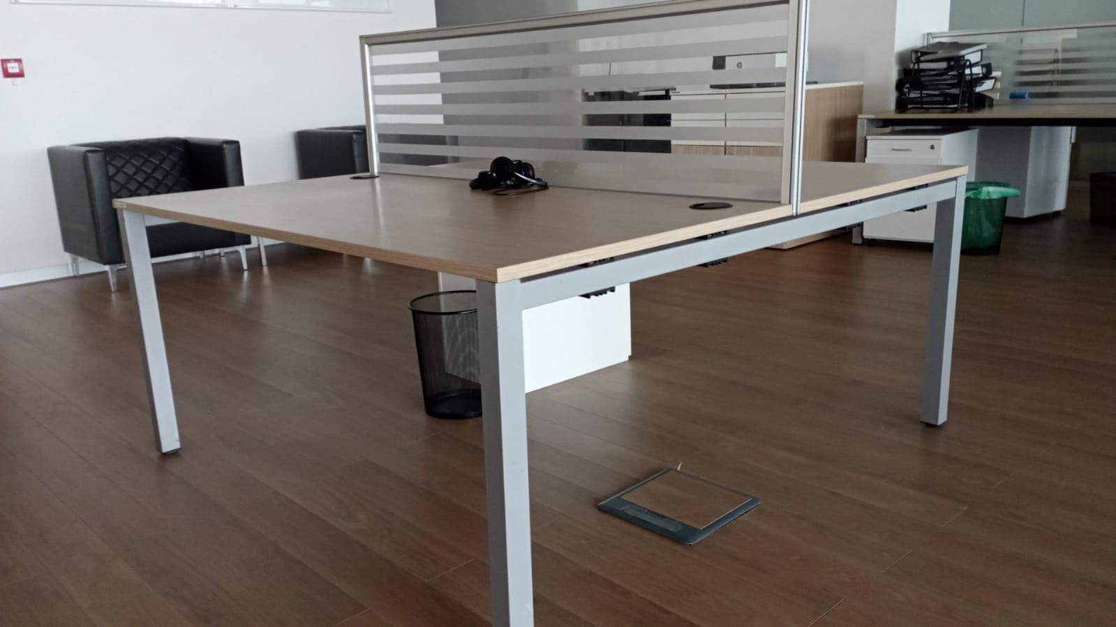Mobiliario de oficina — imagen 1