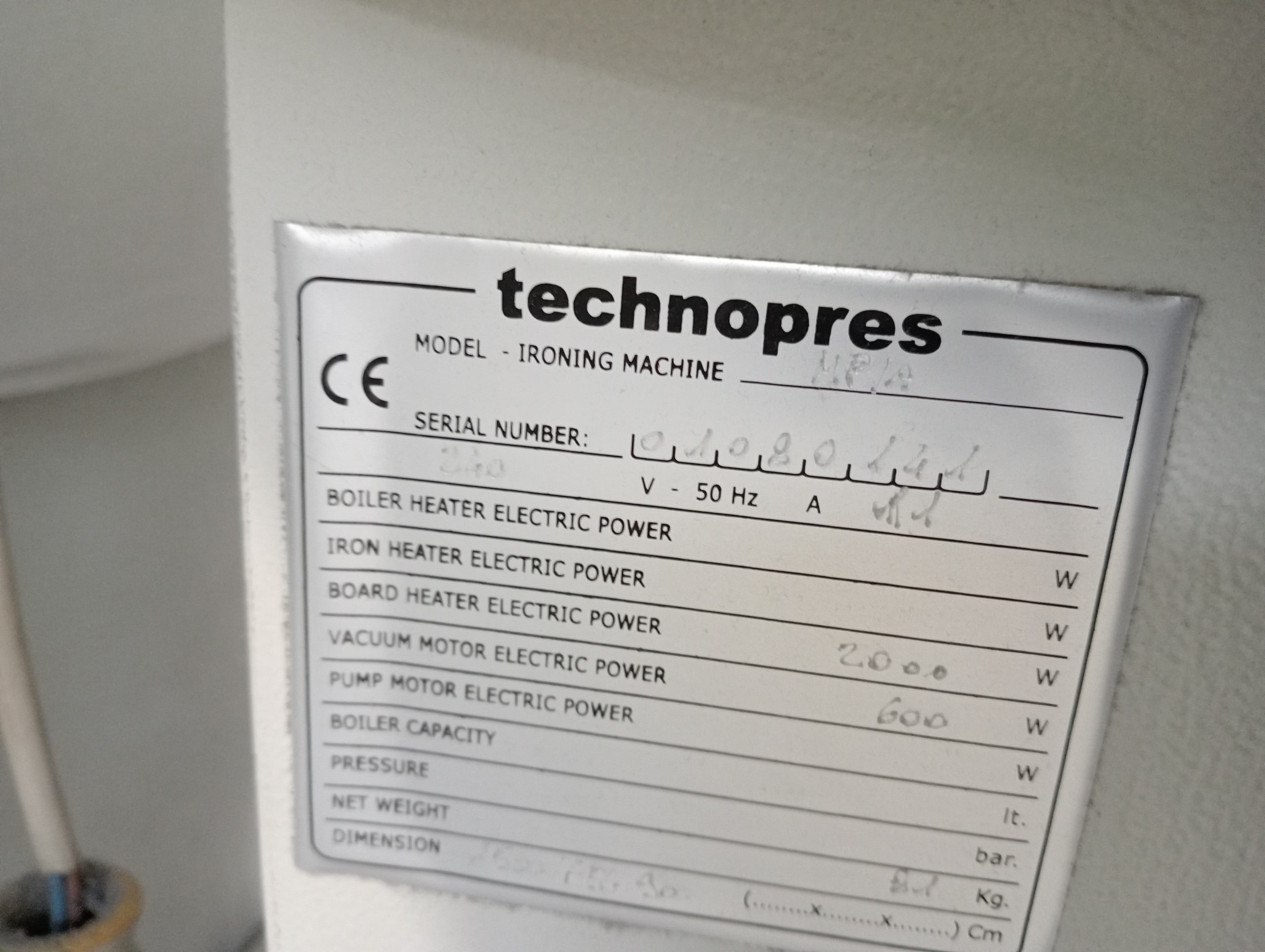 Mesas de passar a ferro + Máquina de corte e cose — imagen 6