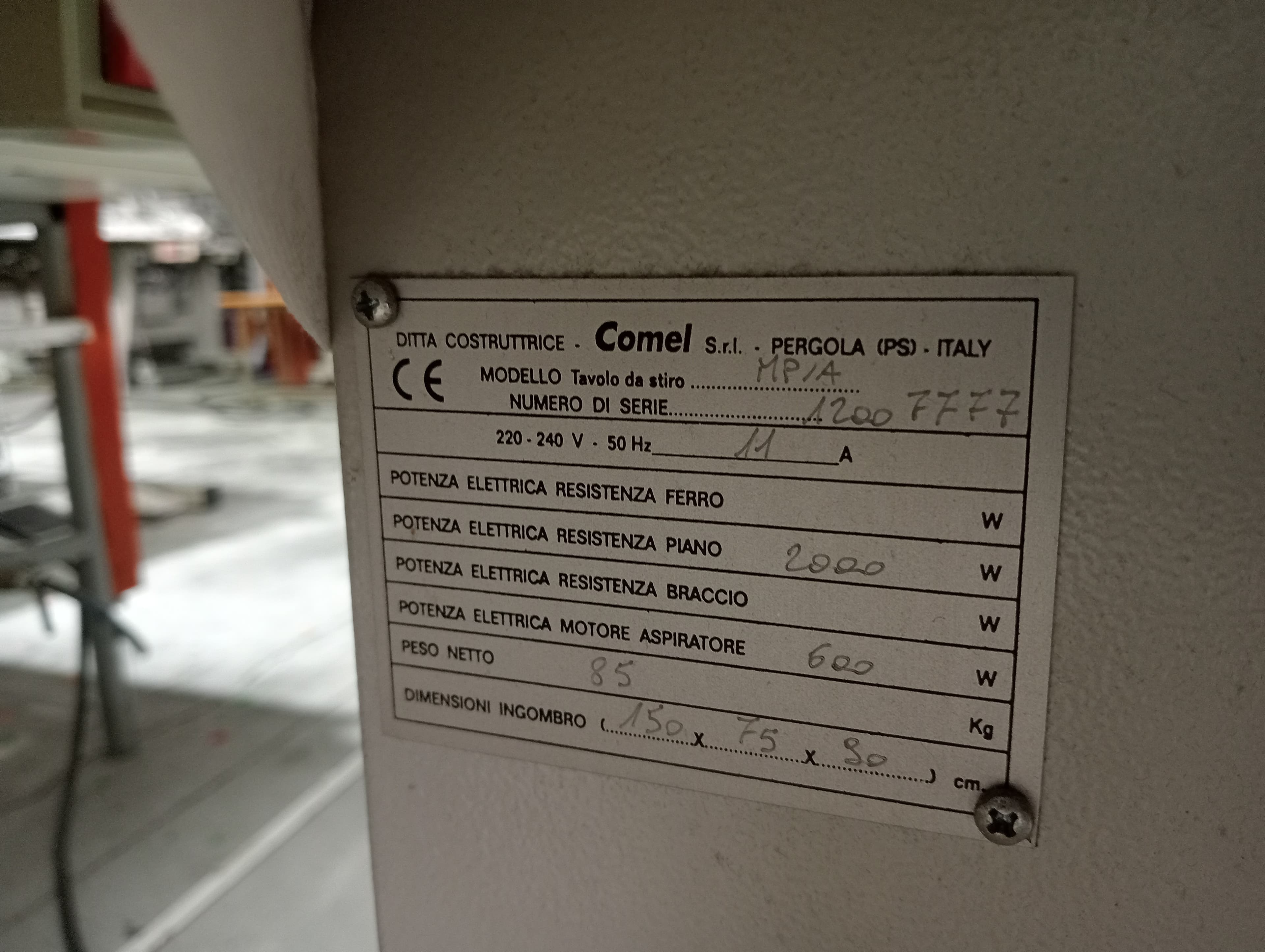 Mesas de passar a ferro + Máquina de corte e cose — imagen 8