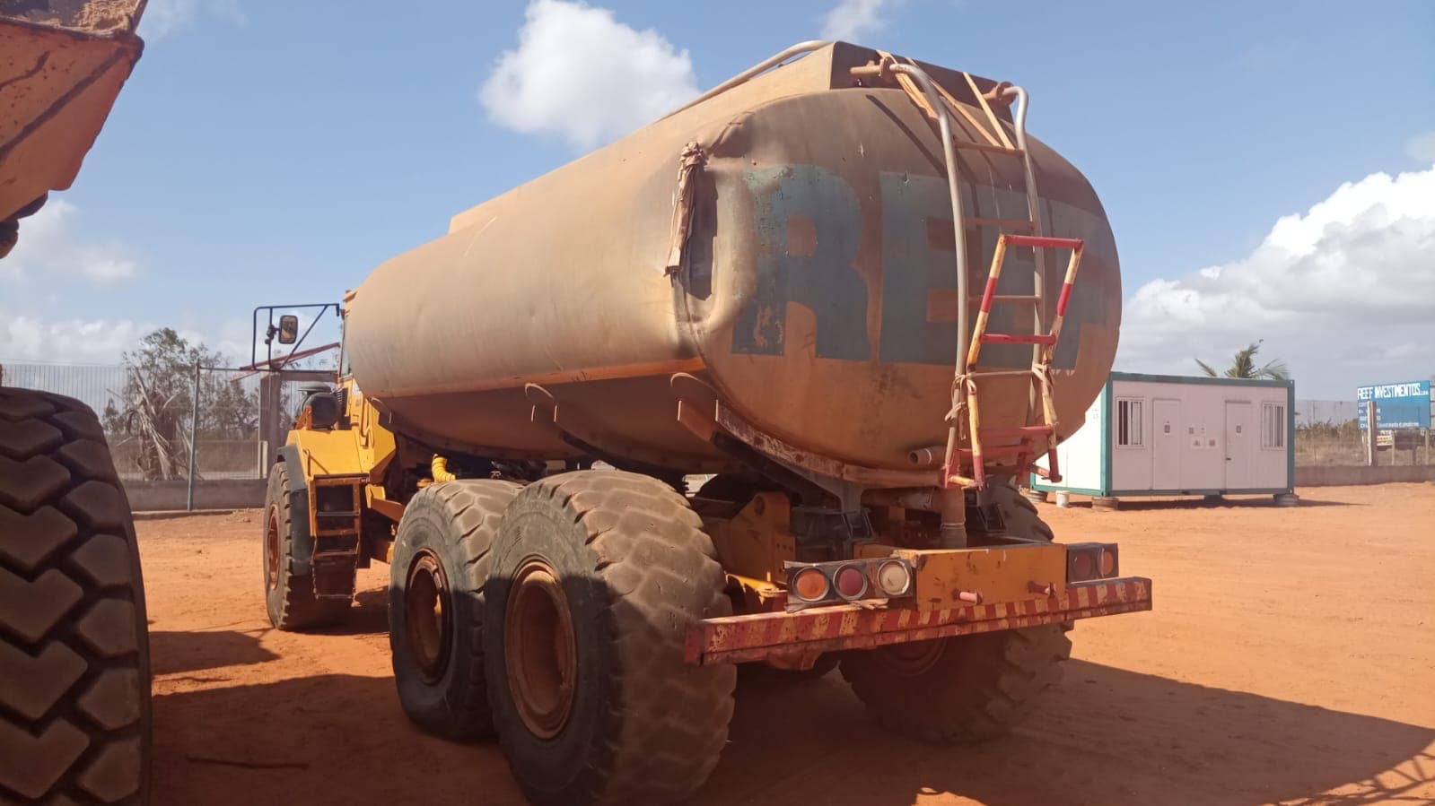Water Truck Volvo A25C — imagem 3