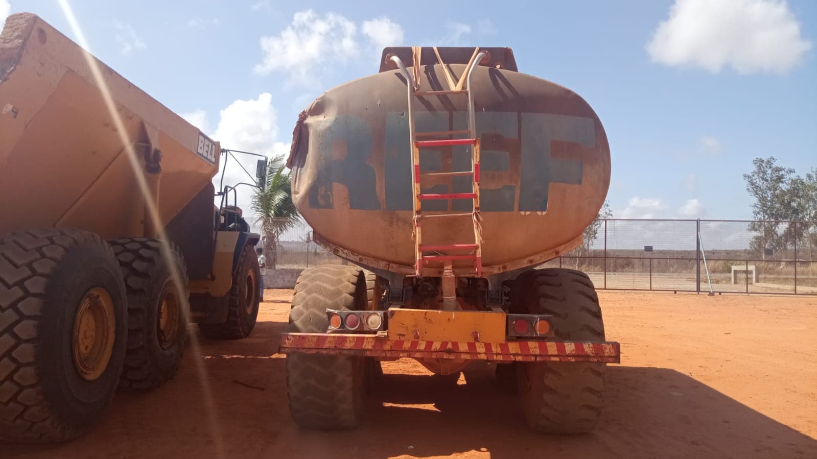 Water Truck Volvo A25C — imagem 2