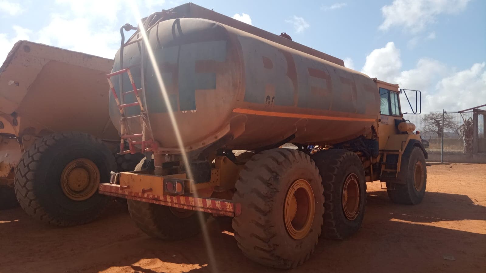 Water Truck Volvo A25C — imagem 10