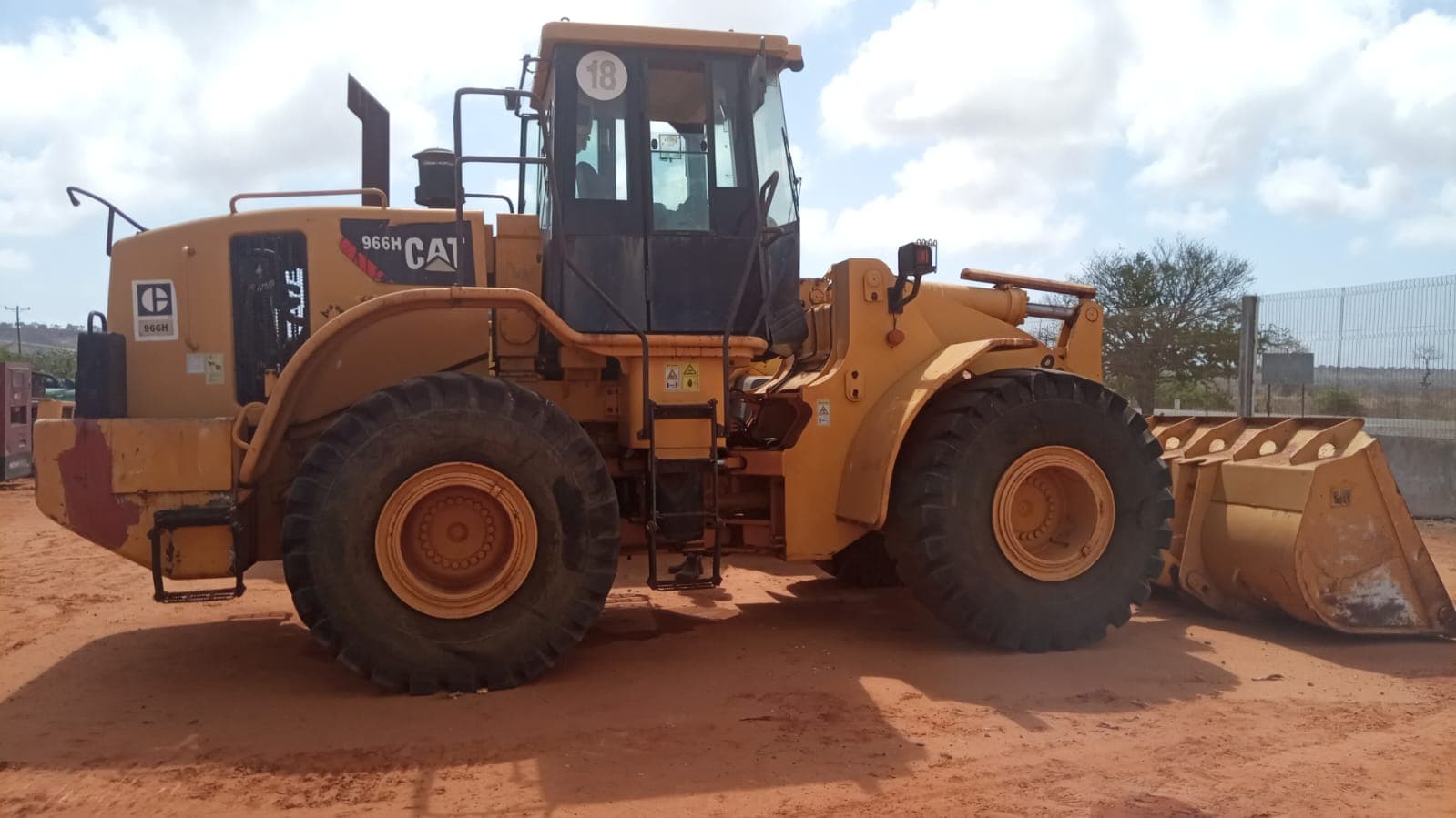 Pá carregadeira CAT966H — imagen 2