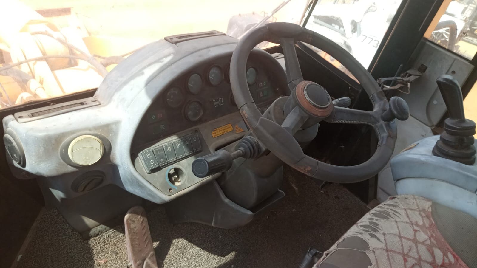 Pá carregadeira CAT966H — imagen 3