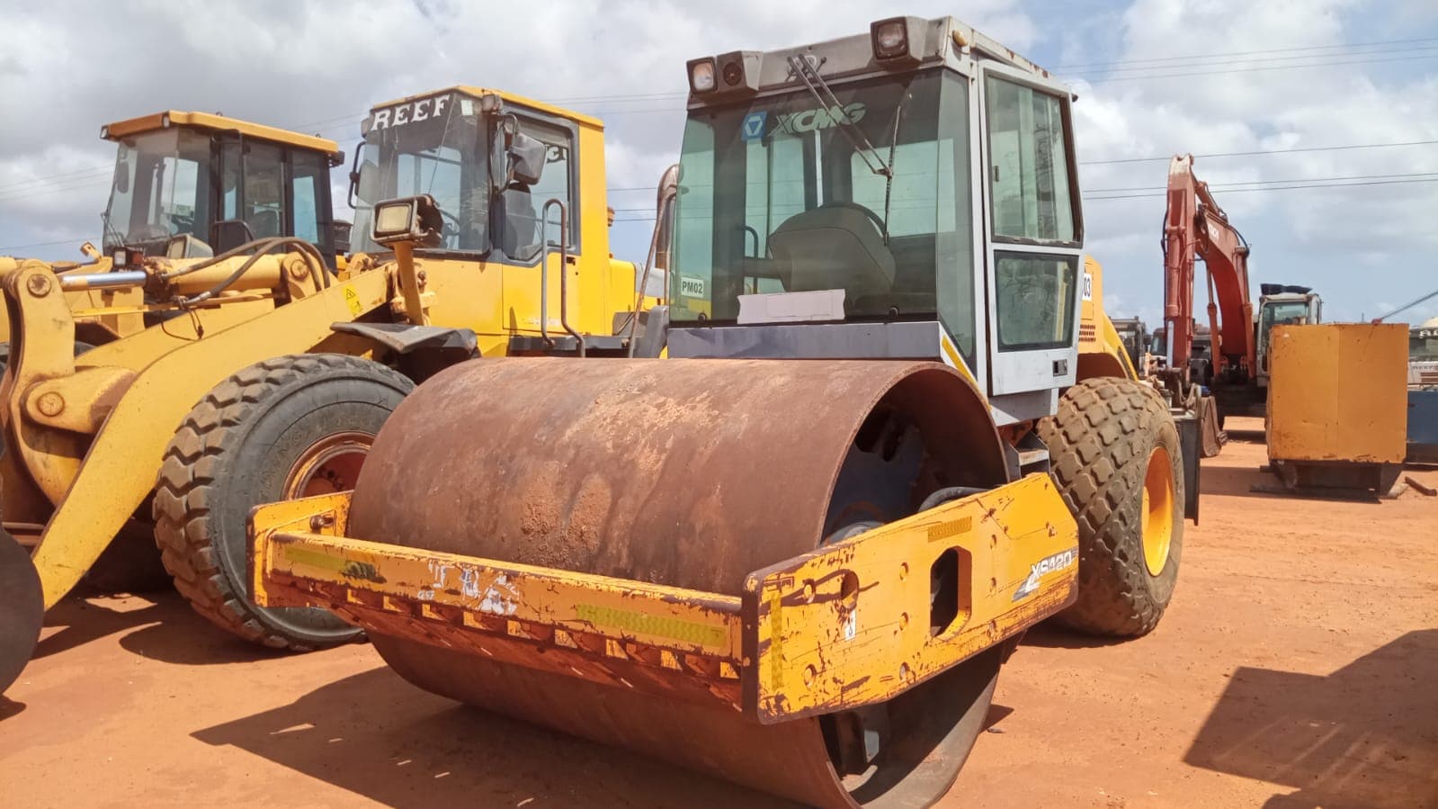 Rodillo XCMG XS120 — imagen 2