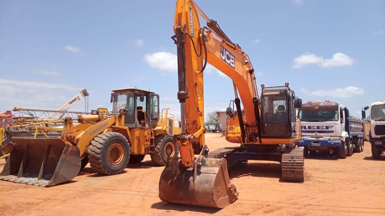Escavadeira JCB modelo JS205LC — imagen 8