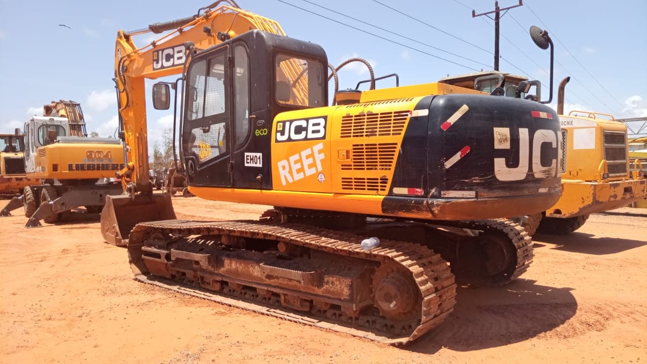 Escavadeira JCB modelo JS205LC — imagen 4