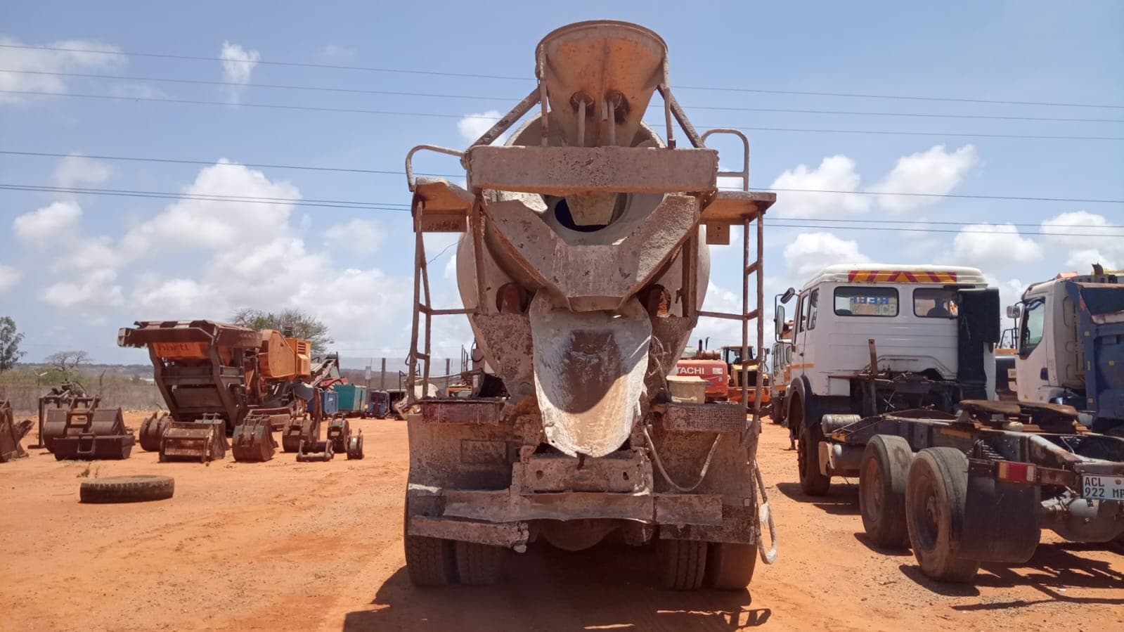 Camión hormigonera marca FAW, JA320 — imagen 2