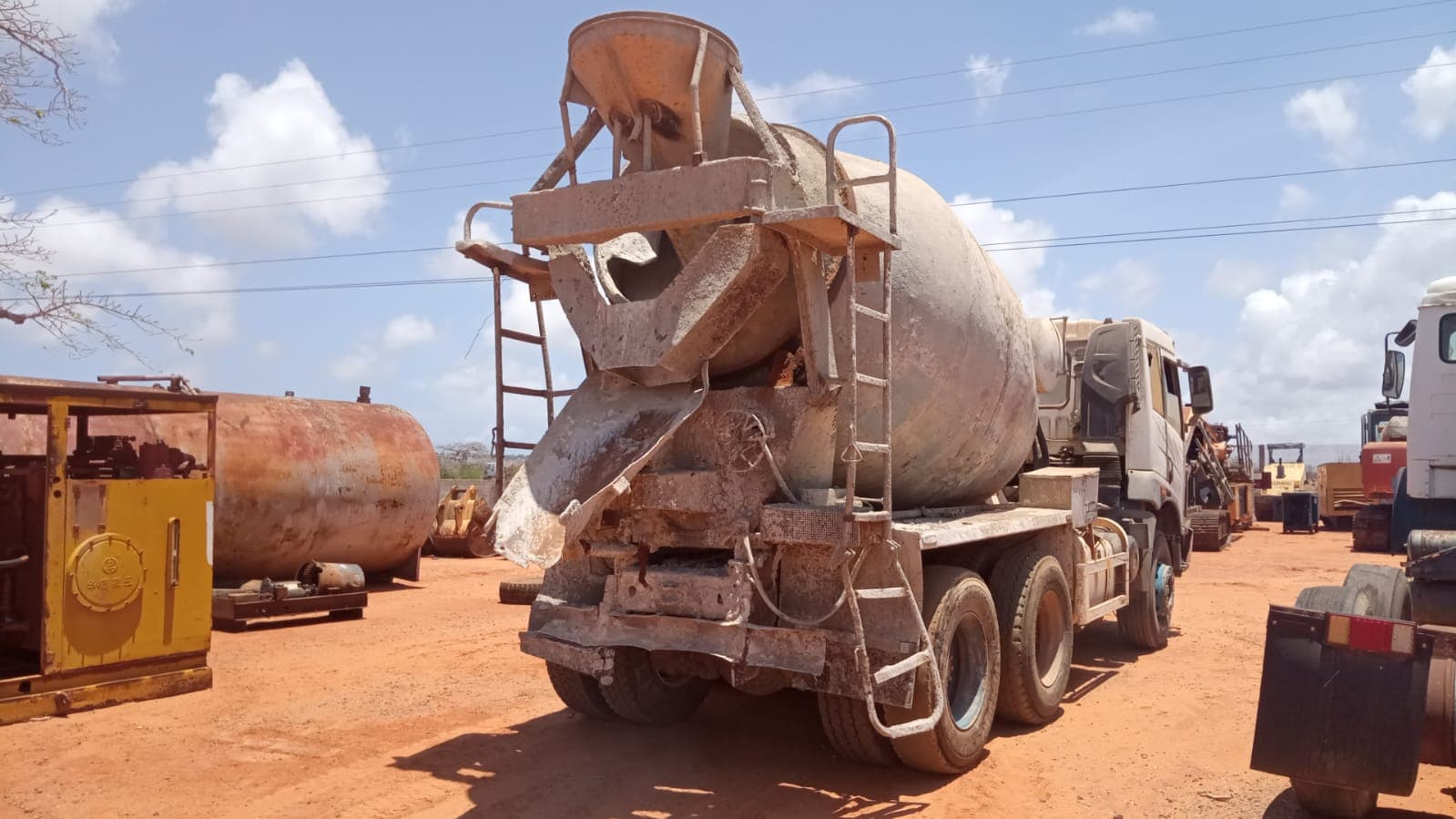 Camión hormigonera marca FAW, JA320 — imagen 3