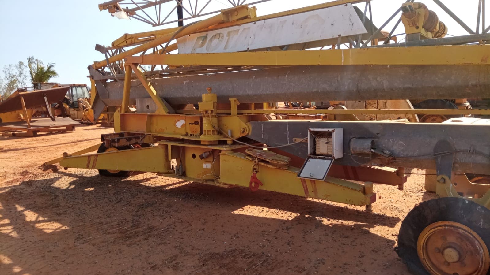 Grua com cargas distribuidas — image 4