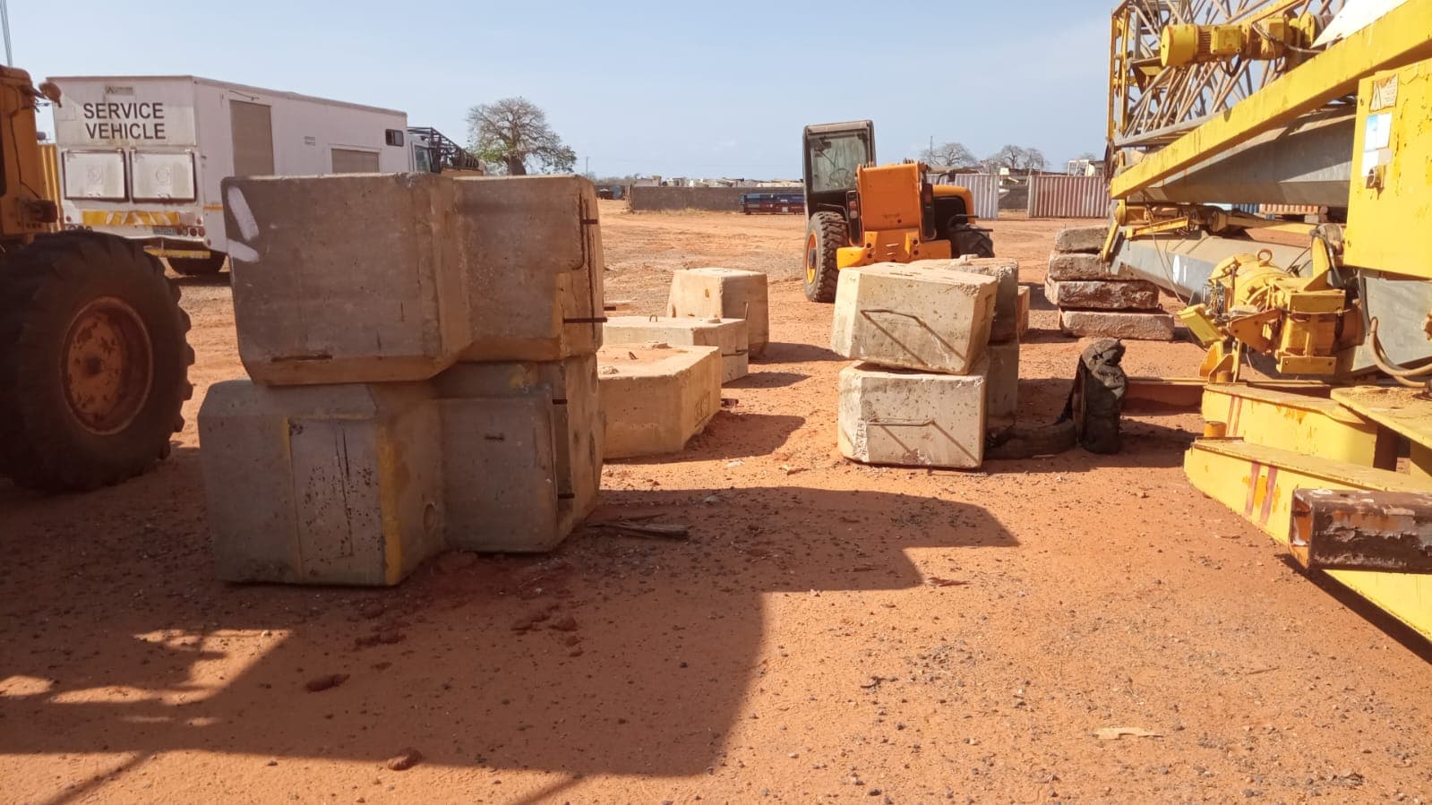 Grua com cargas distribuidas — image 8
