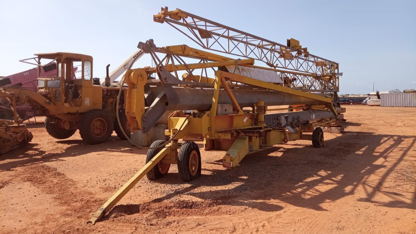 Grua com cargas distribuidas — image 1