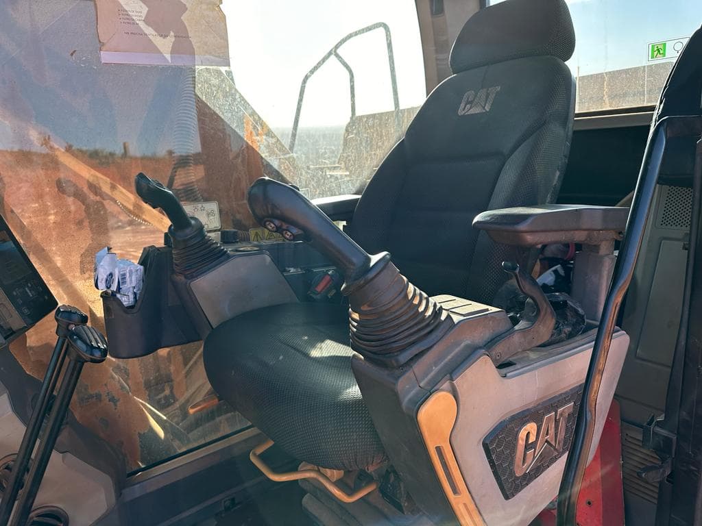 Escavadeira CAT 320 — imagen 6