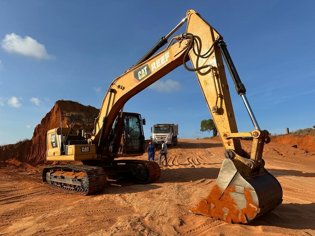 Escavadeira CAT 320