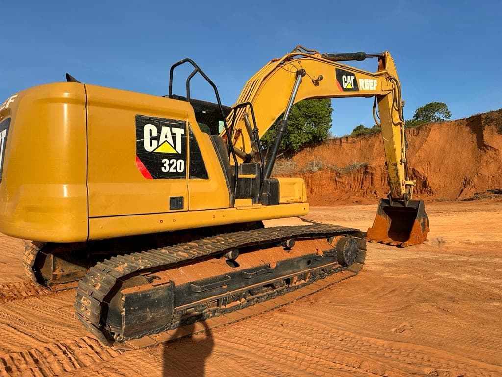 Escavadeira CAT 320 — imagen 2