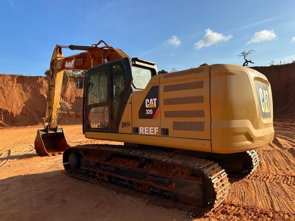 Escavadeira CAT 320 — imagen 3