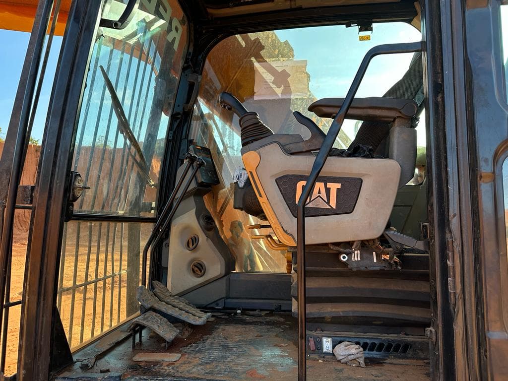 Escavadeira CAT 320 — imagen 5