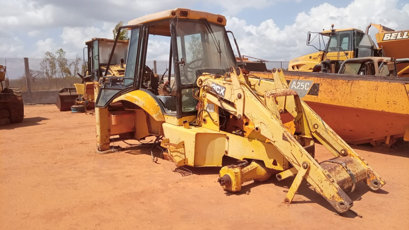 Retroescavadeira JCB