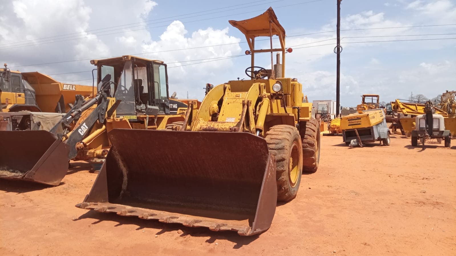 Pá carregadeira Caterpillar — imagen 8