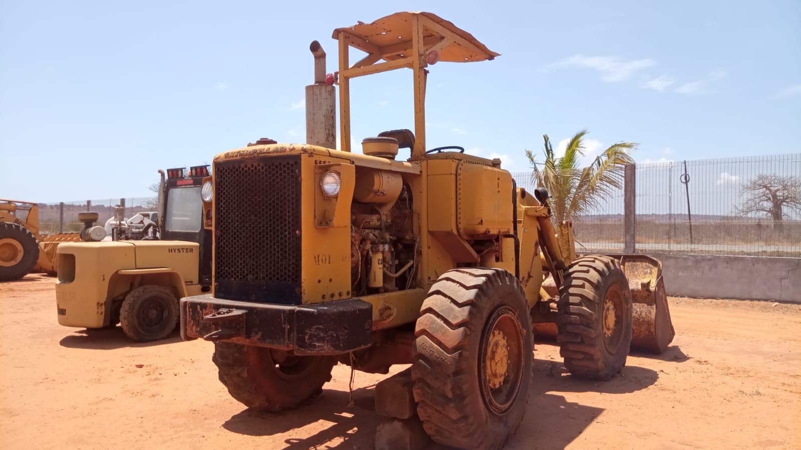 Pá carregadeira Caterpillar — imagen 3