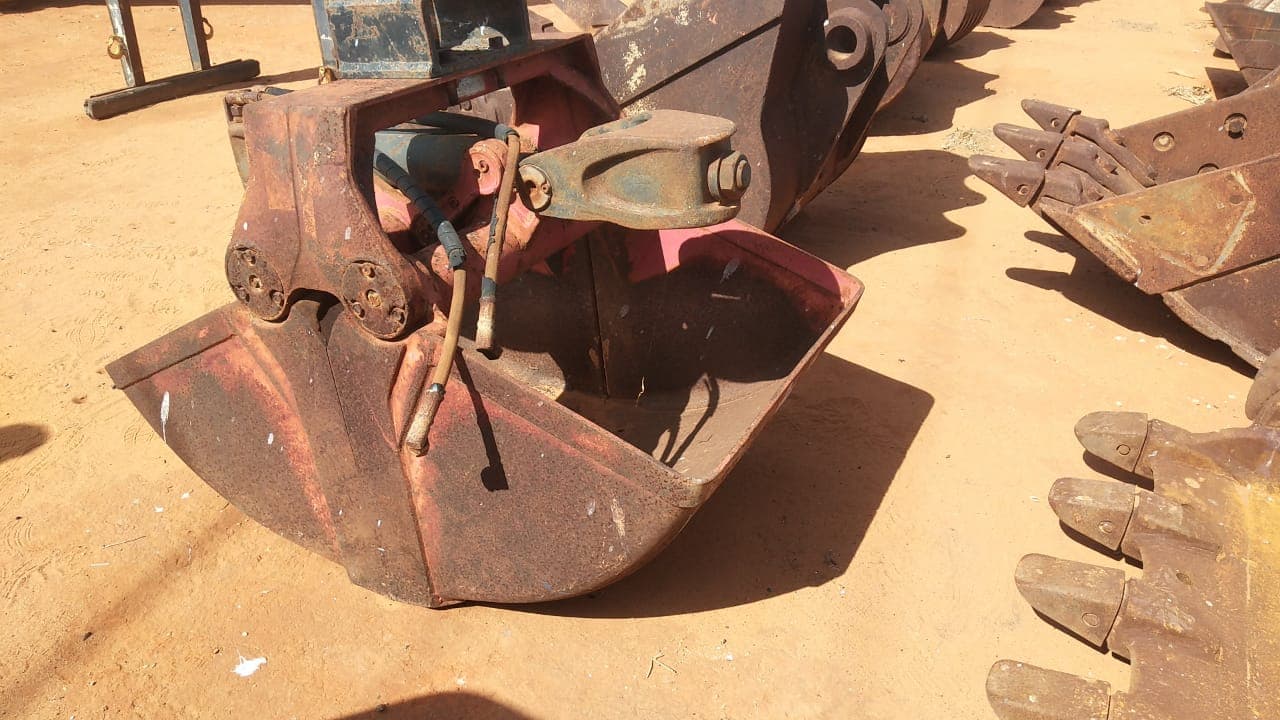 Clamshell Hiab 605 — image 5