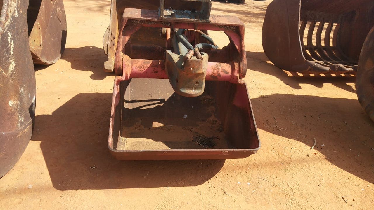 Clamshell Hiab 605 — image 3