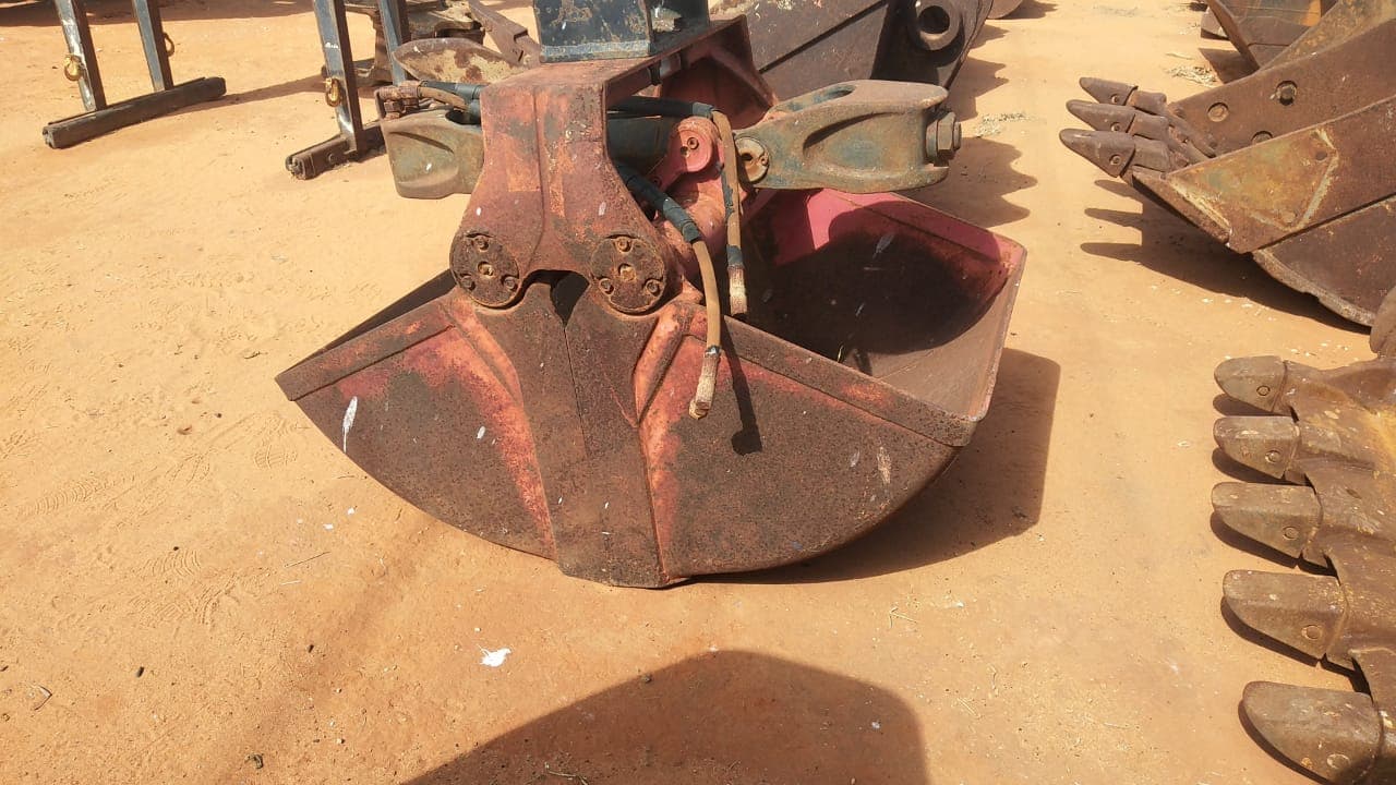Clamshell Hiab 605 — image 2
