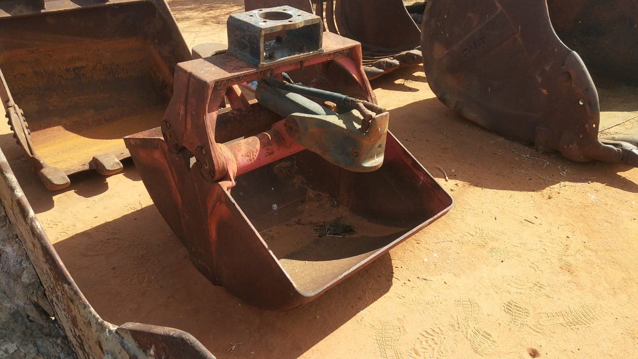 Clamshell Hiab 605 — image 1