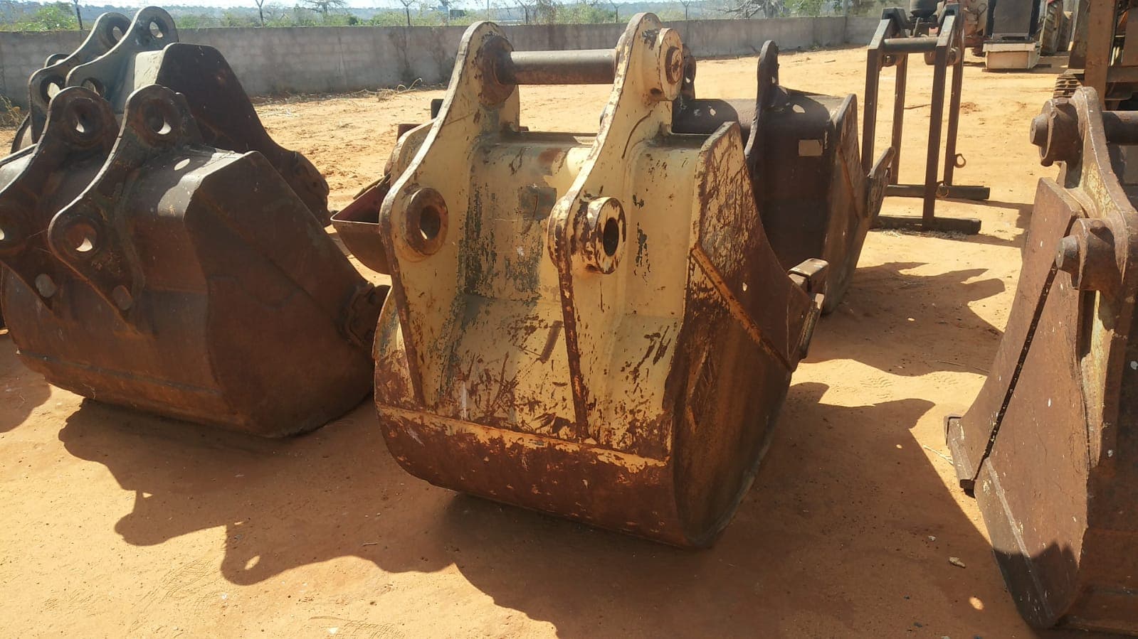 Balde escavadeira 0.05 — imagen 3