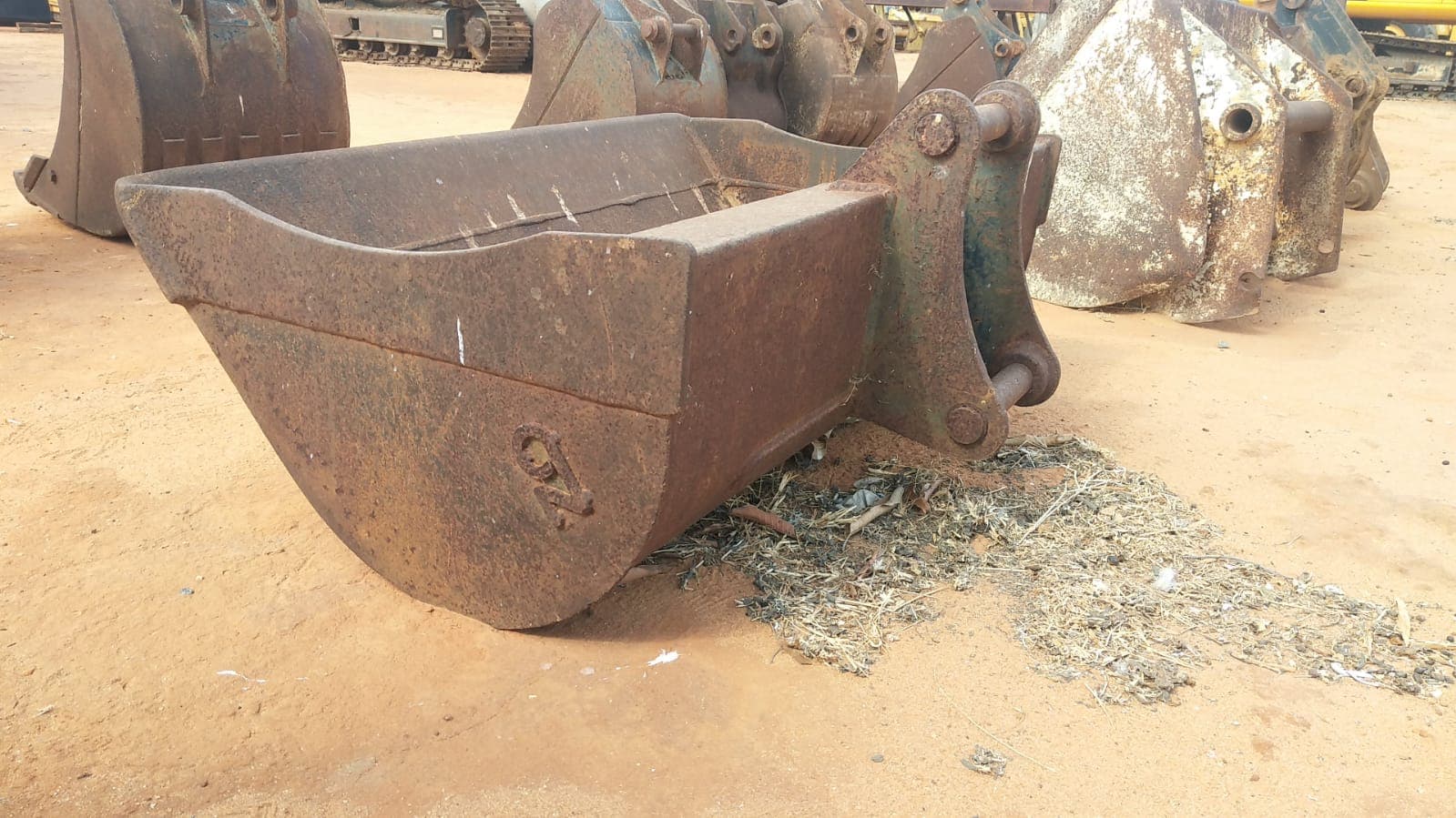 Tilt Ditch cleaning Bucket, 24" — imagen 3