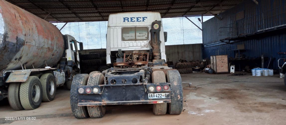 Camión tractor de marca FAW — imagen 6