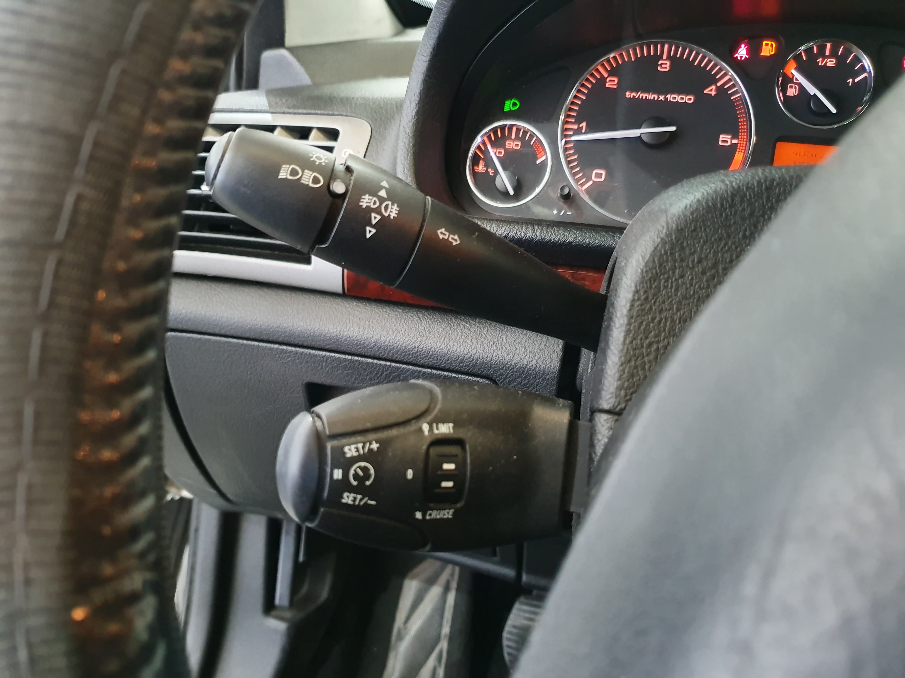 Peugeot 407 · Ano 2005 — image 39