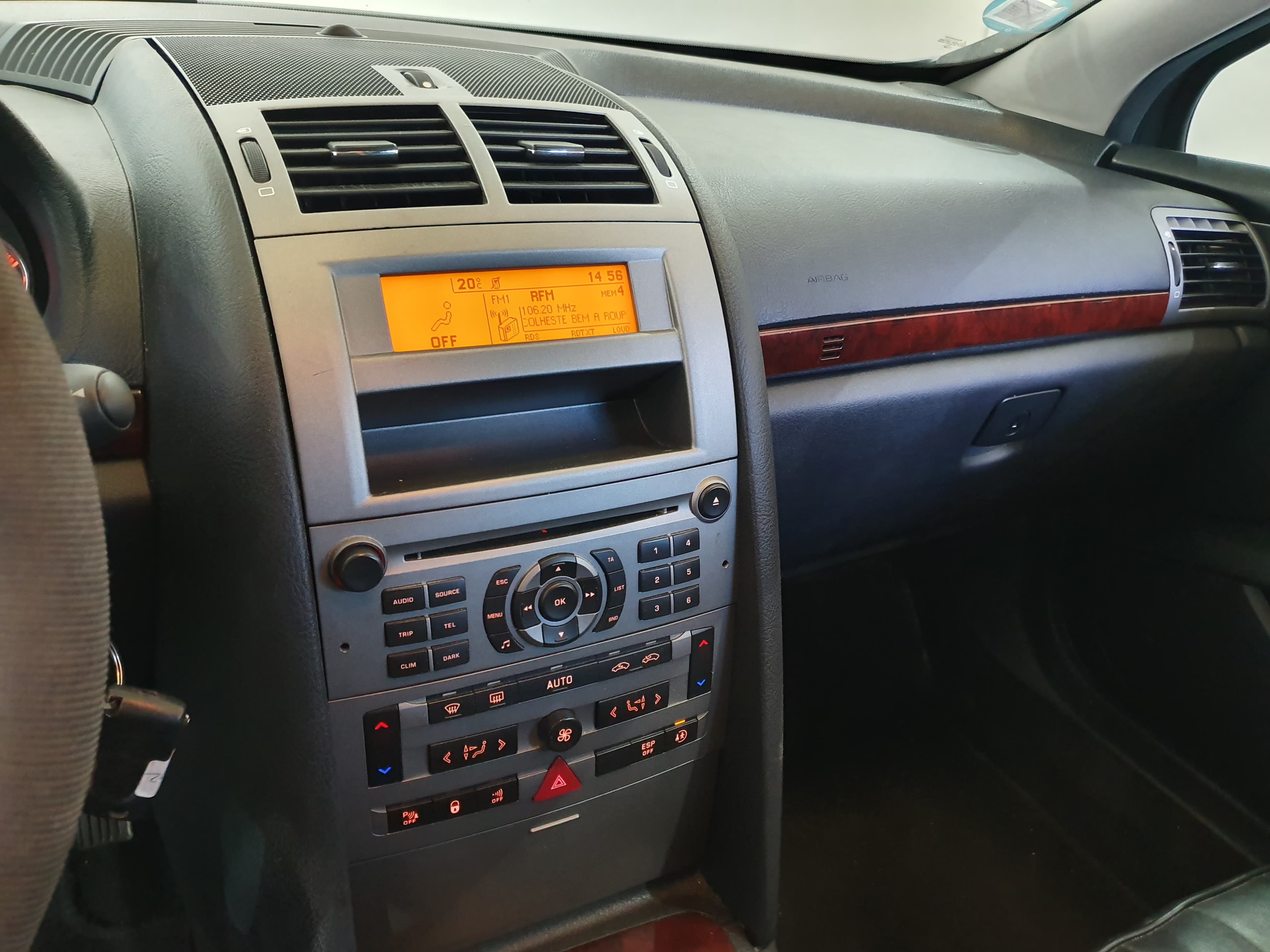 Peugeot 407 · Ano 2005 — image 32
