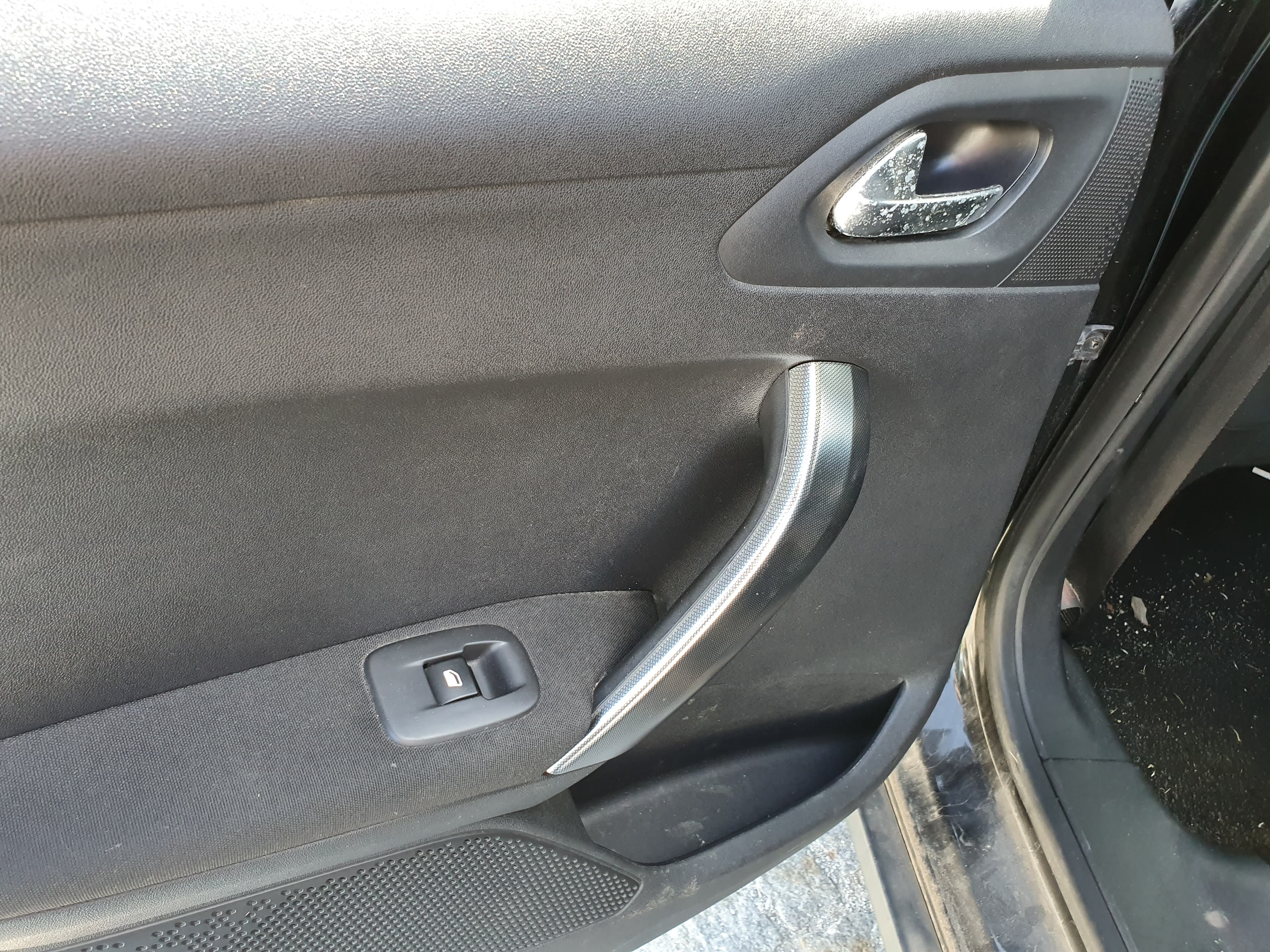 Peugeot 2008 · Ano 2015 — image 27