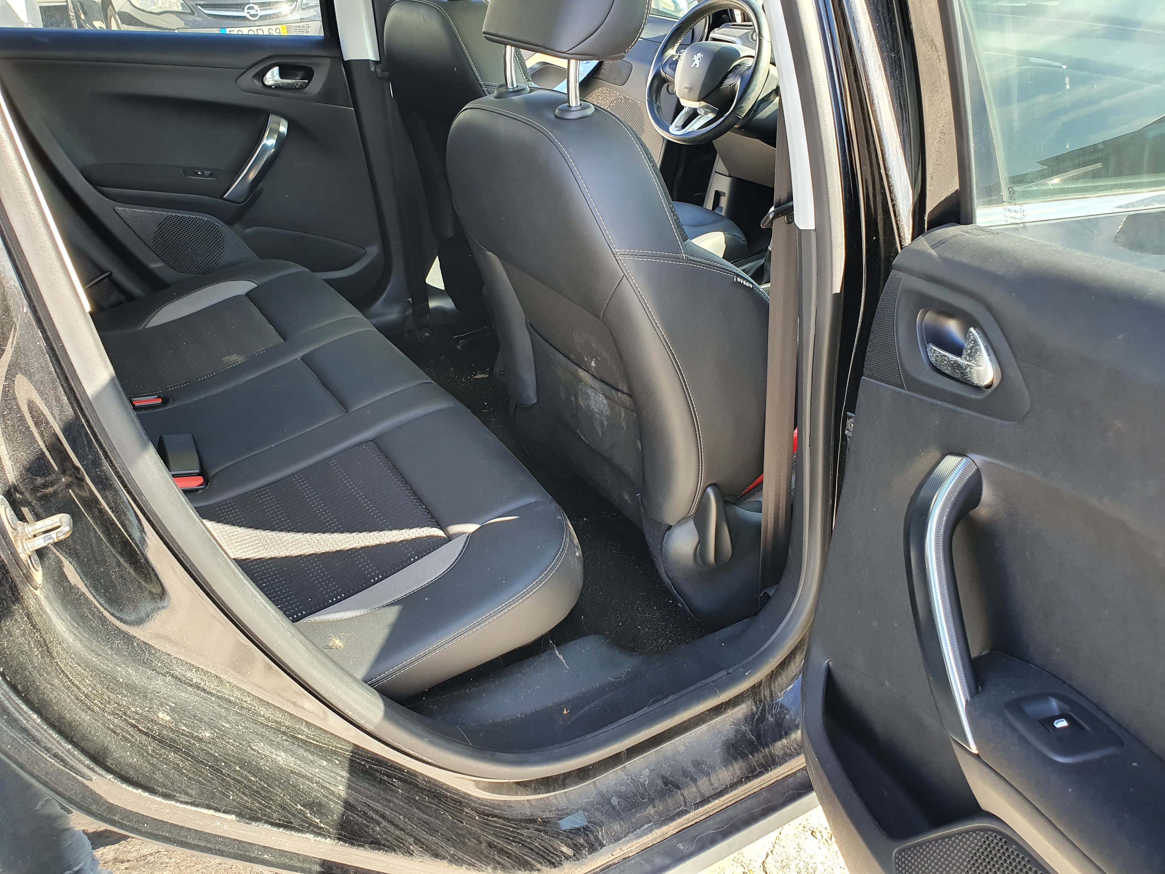 Peugeot 2008 · Ano 2015 — image 19