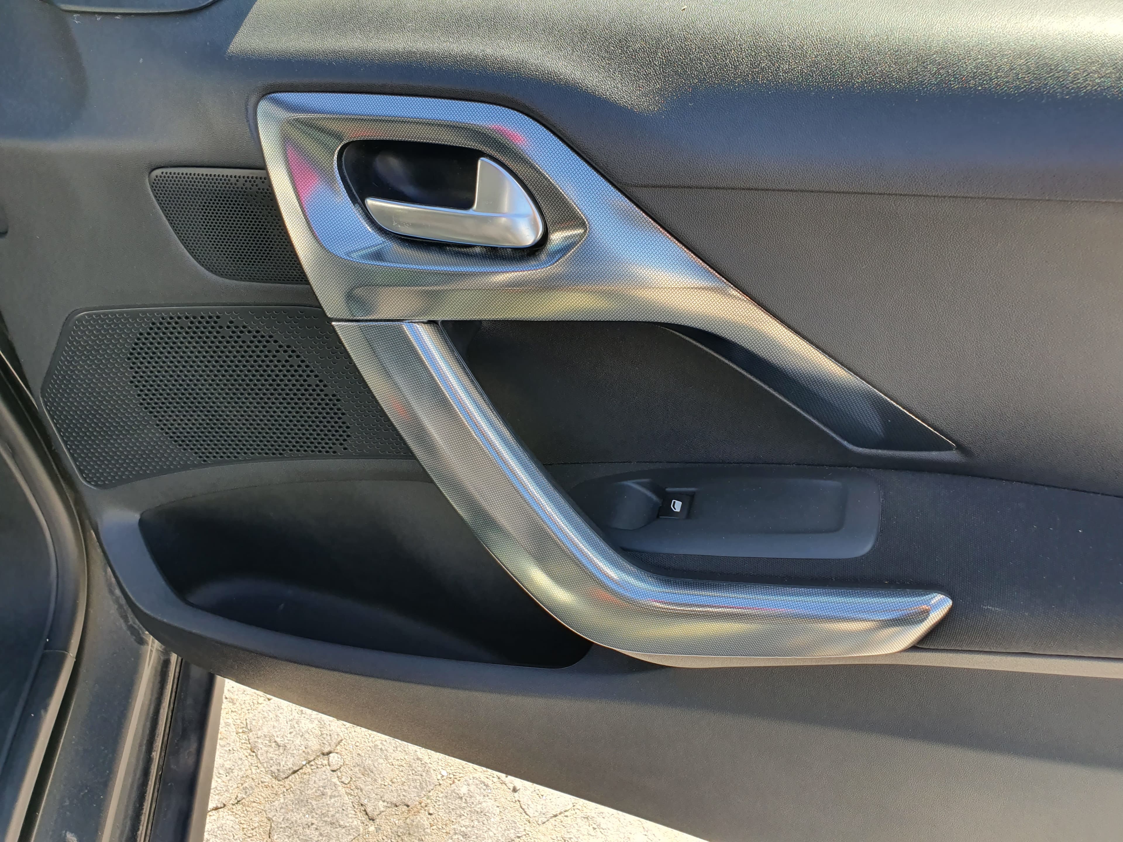 Peugeot 2008 · Ano 2015 — image 23