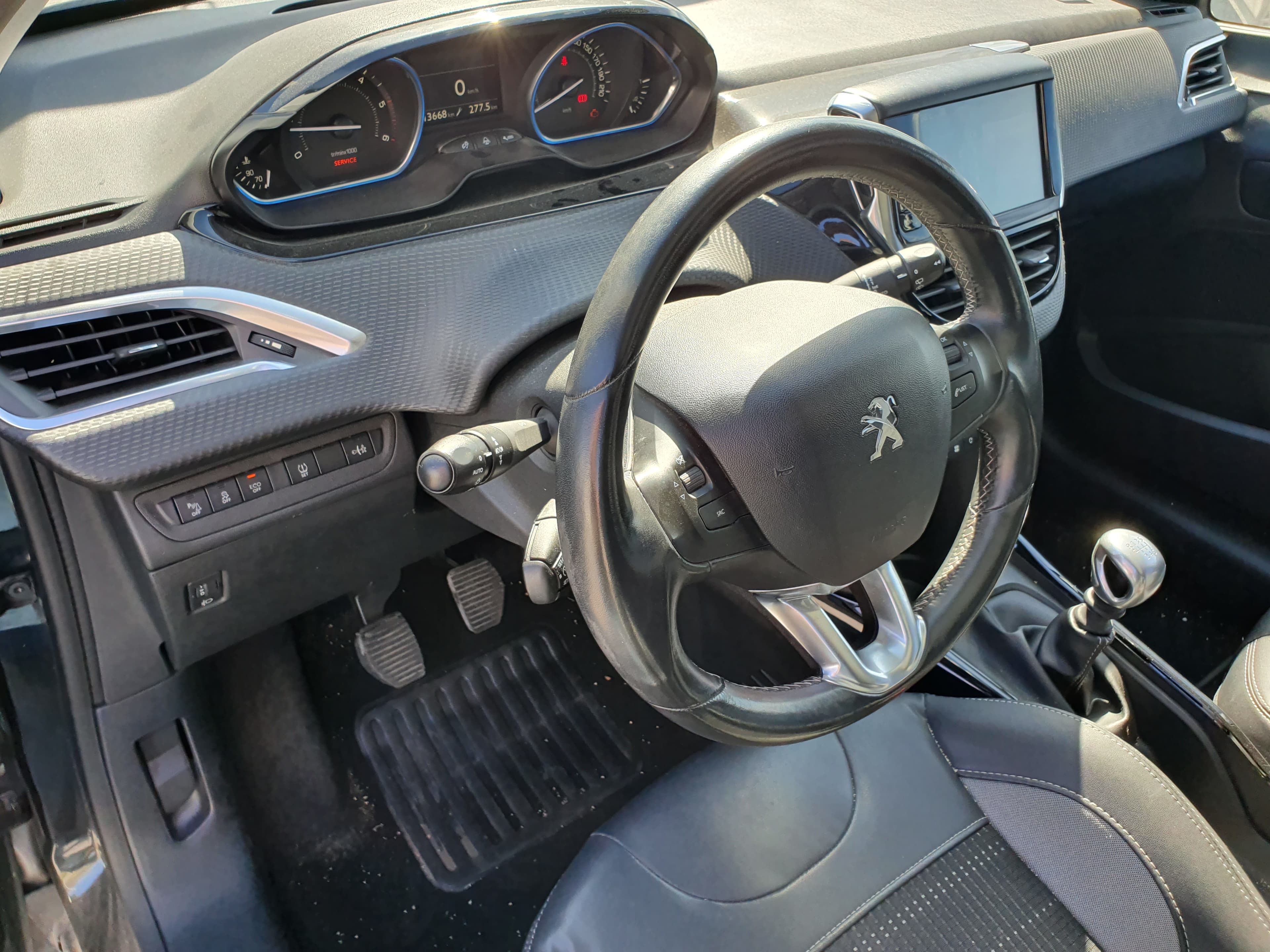 Peugeot 2008 · Ano 2015 — image 35