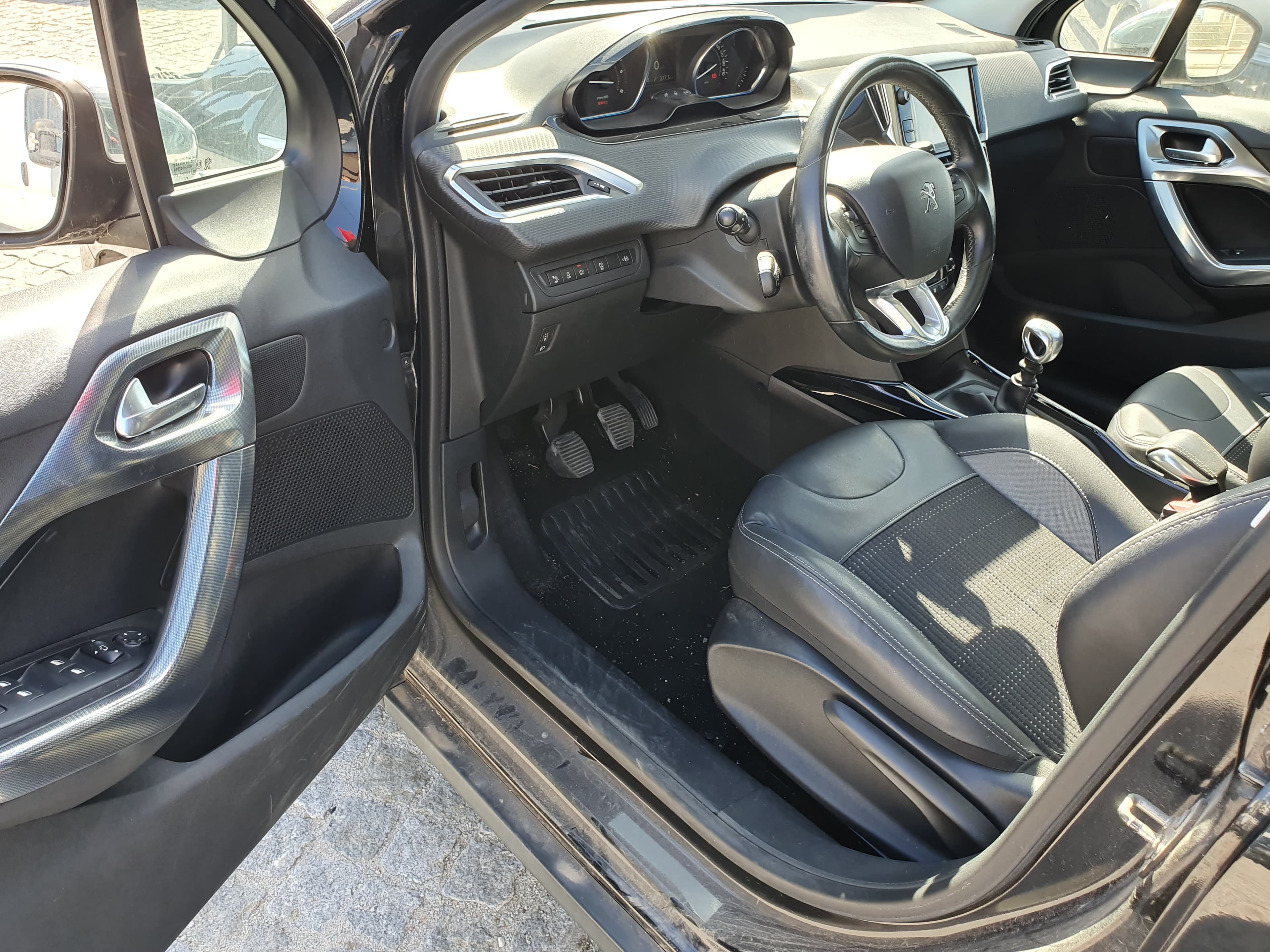 Peugeot 2008 · Ano 2015 — image 29