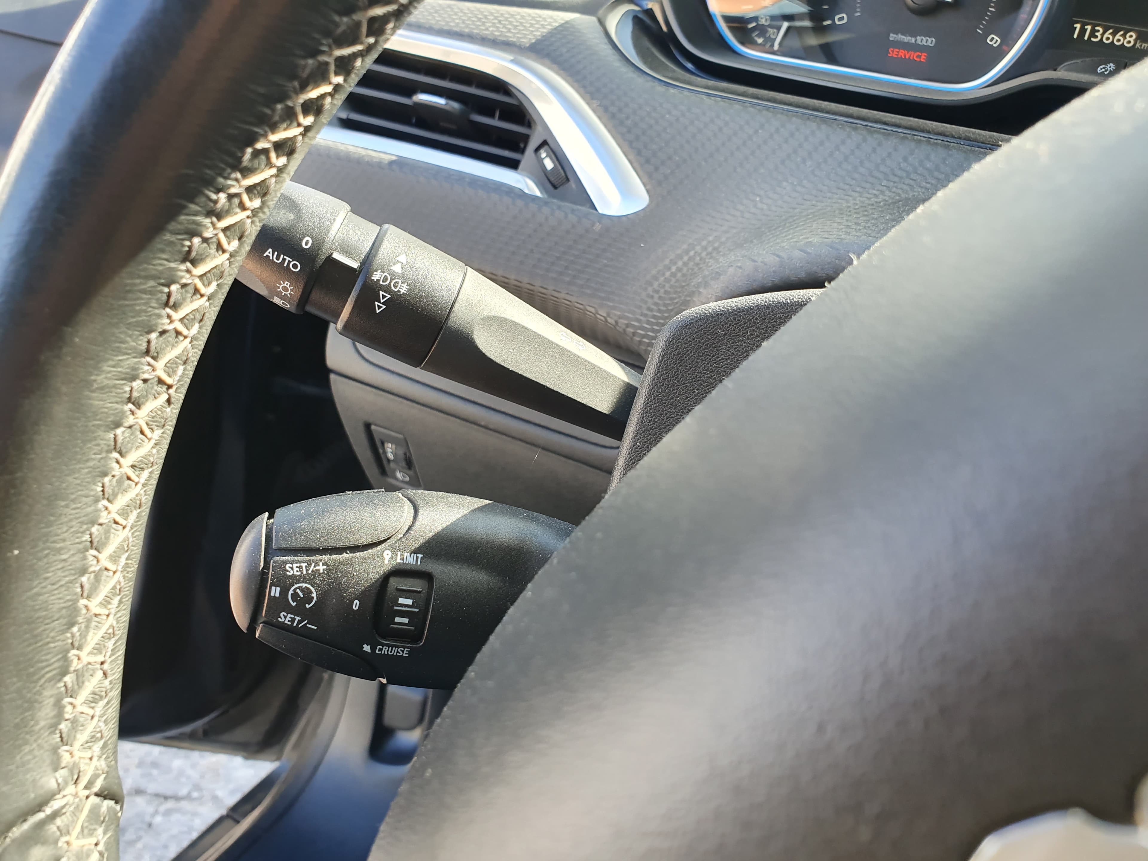 Peugeot 2008 · Ano 2015 — image 39