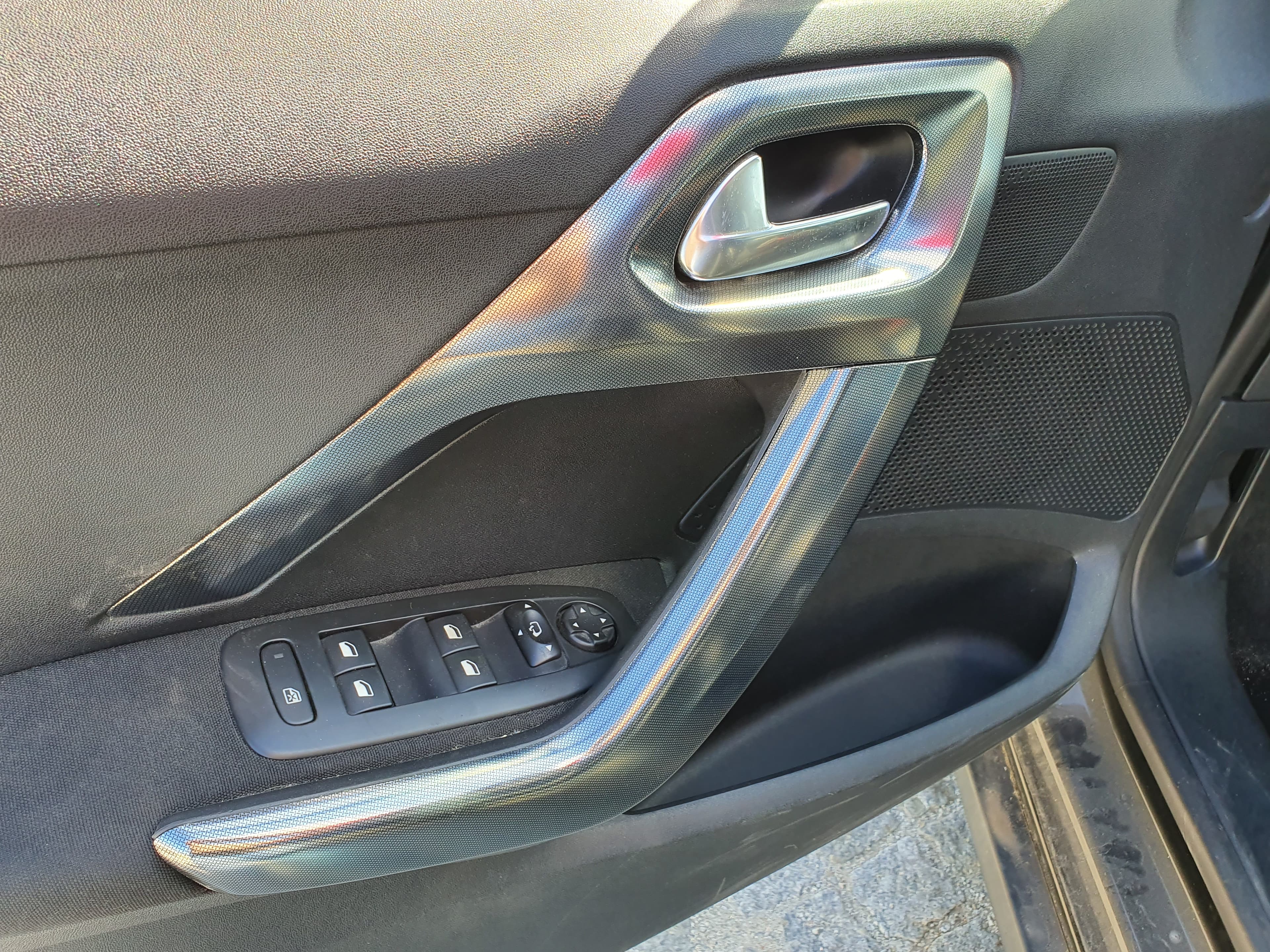 Peugeot 2008 · Ano 2015 — image 30