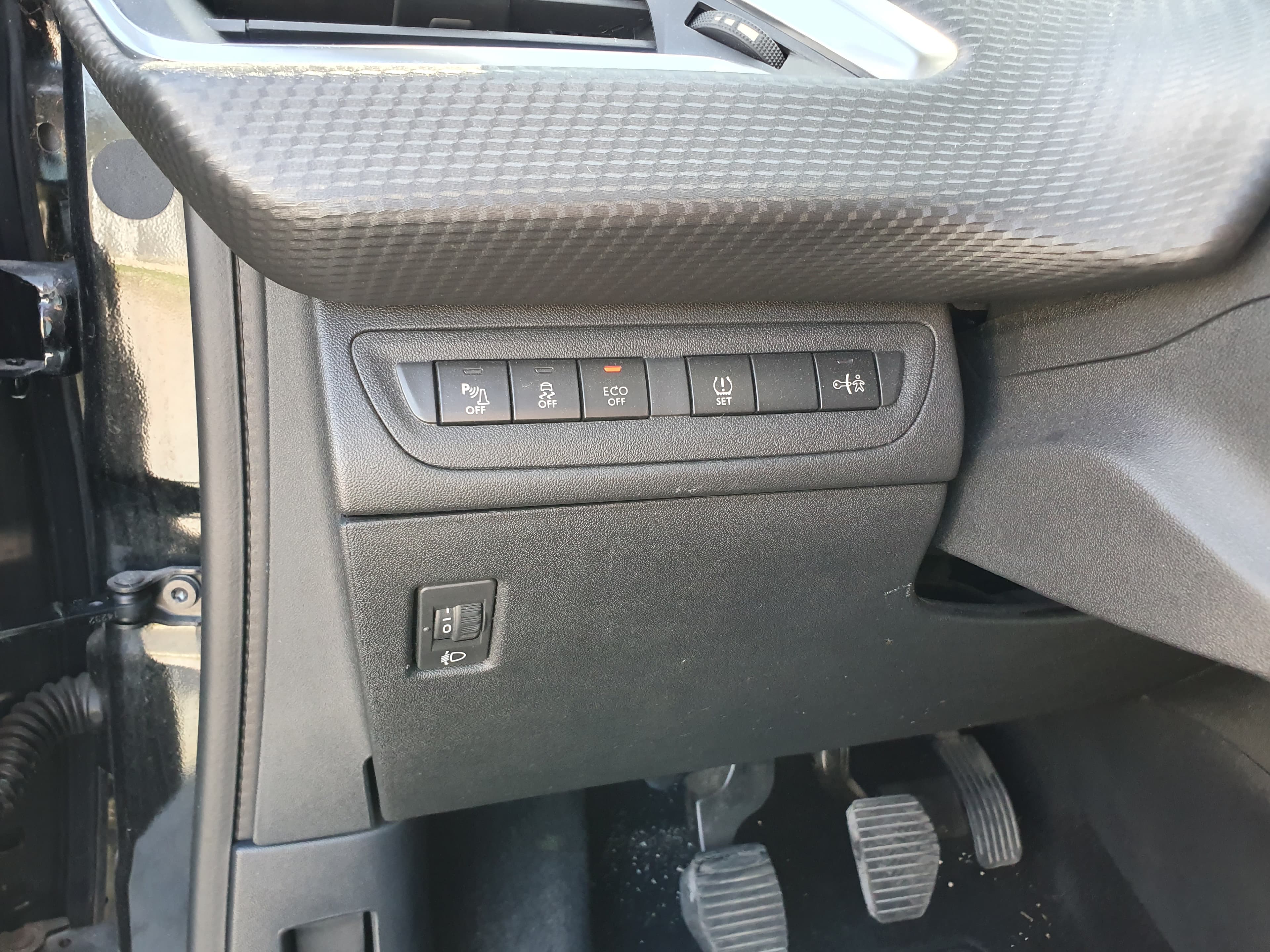 Peugeot 2008 · Ano 2015 — image 40
