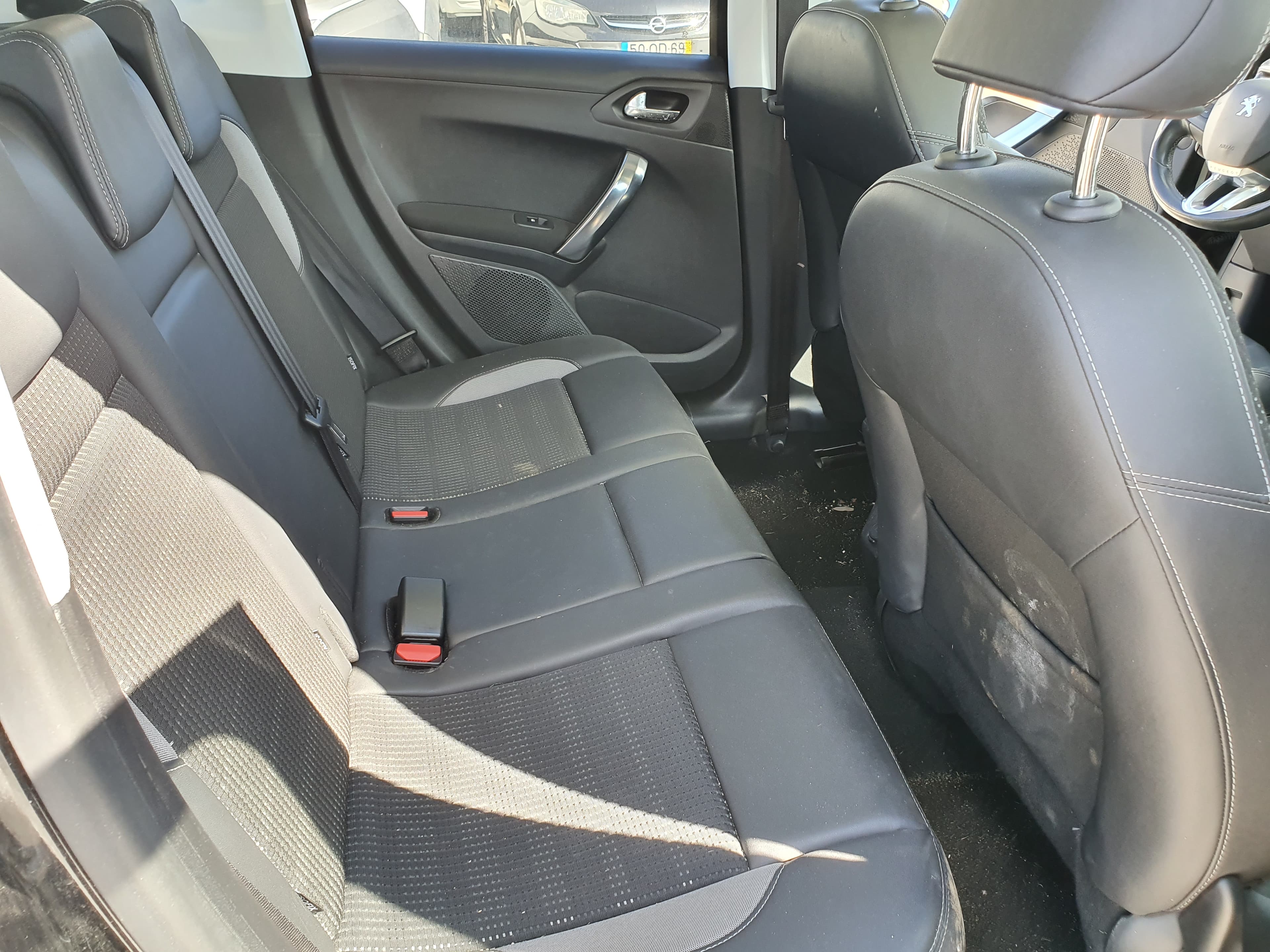 Peugeot 2008 · Ano 2015 — image 21