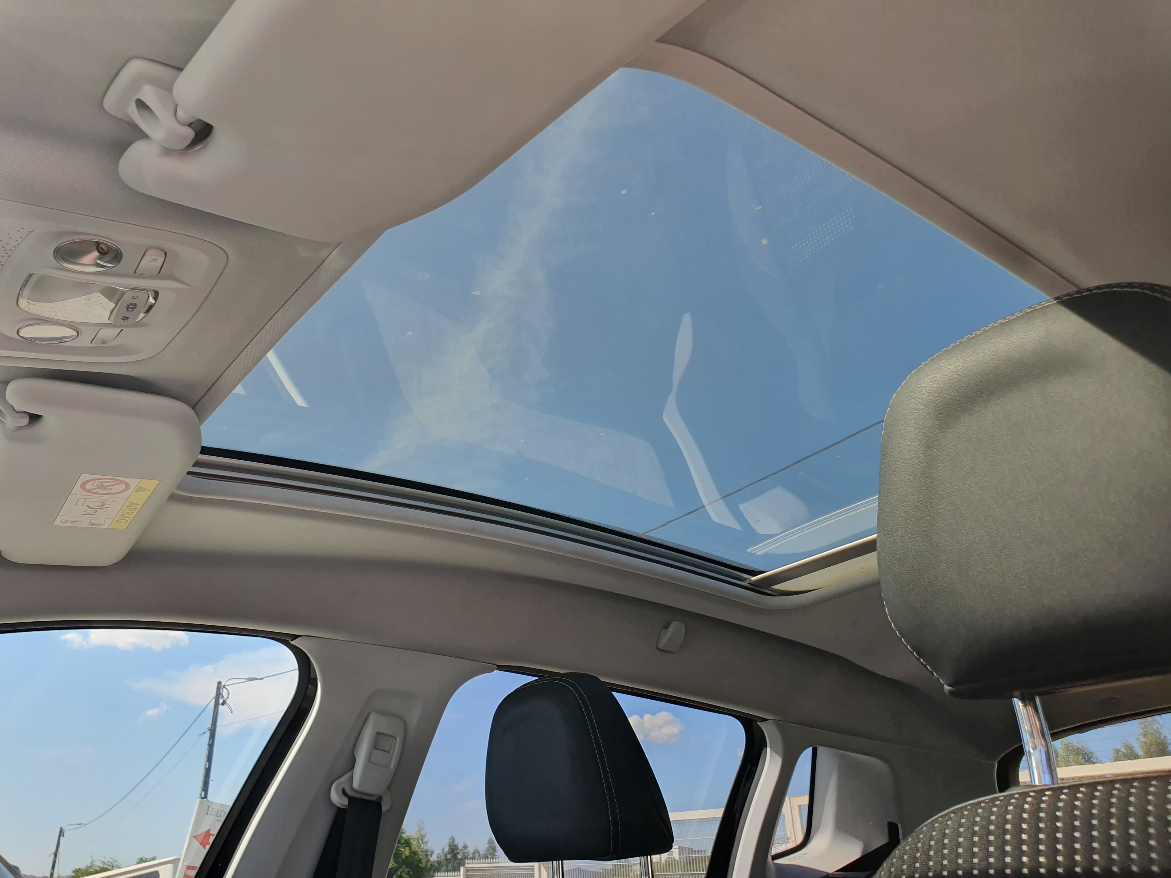 Peugeot 2008 · Ano 2015 — image 41