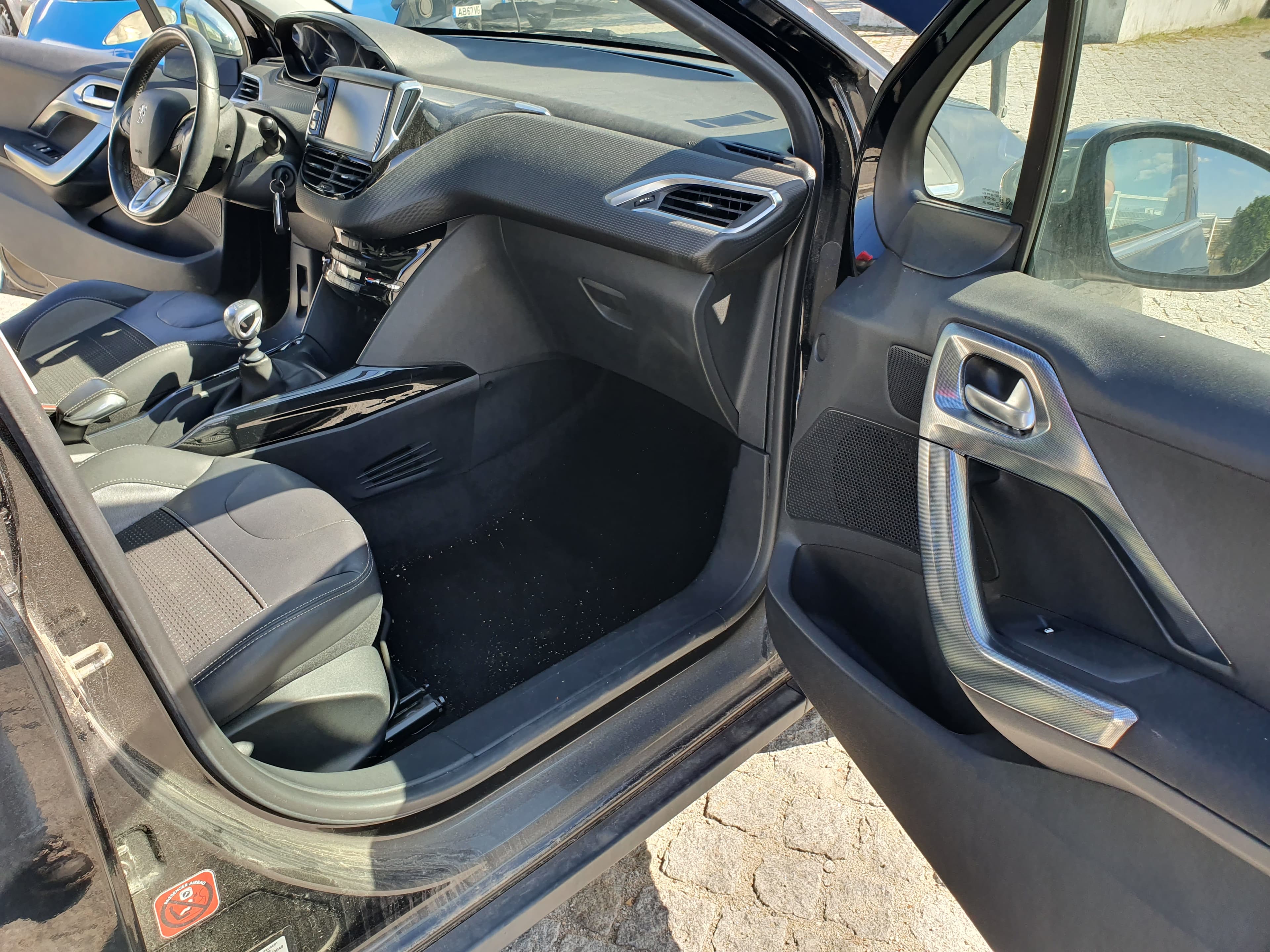 Peugeot 2008 · Ano 2015 — image 22