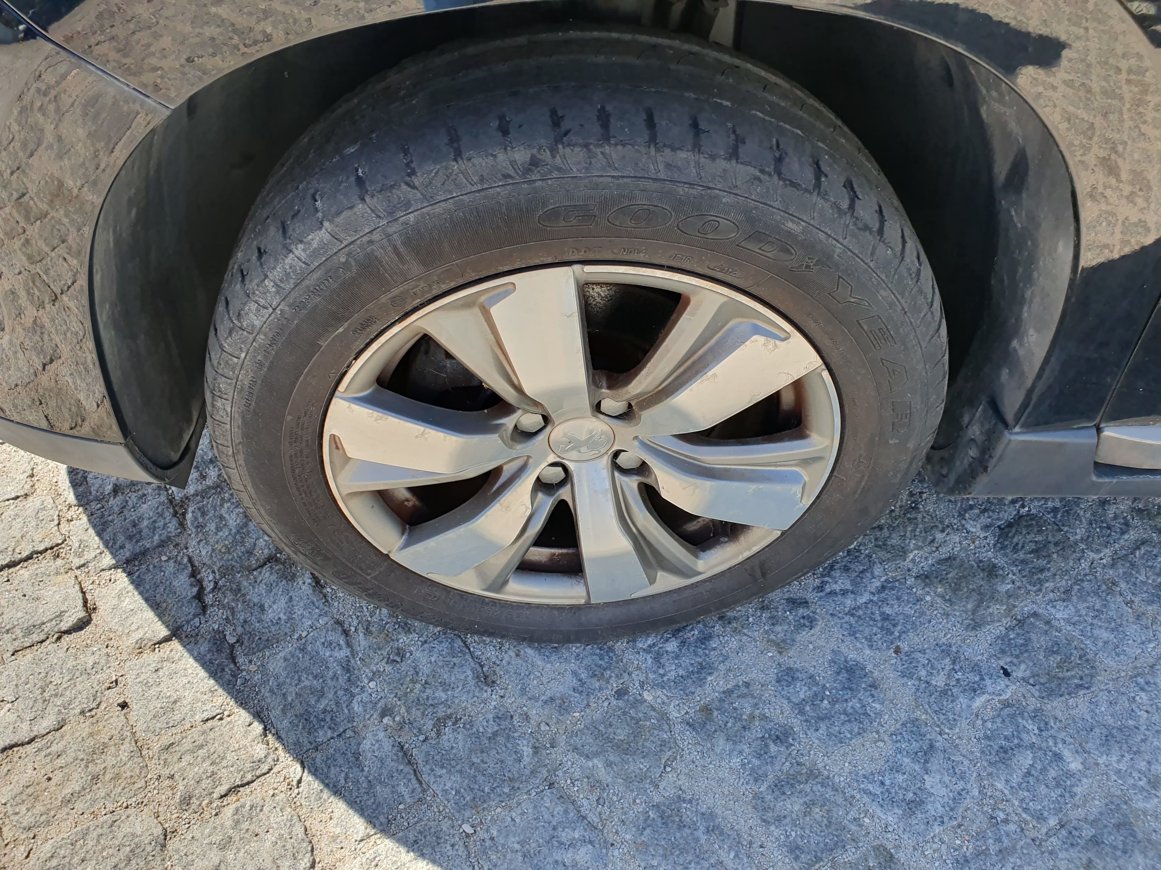Peugeot 2008 · Ano 2015 — image 16
