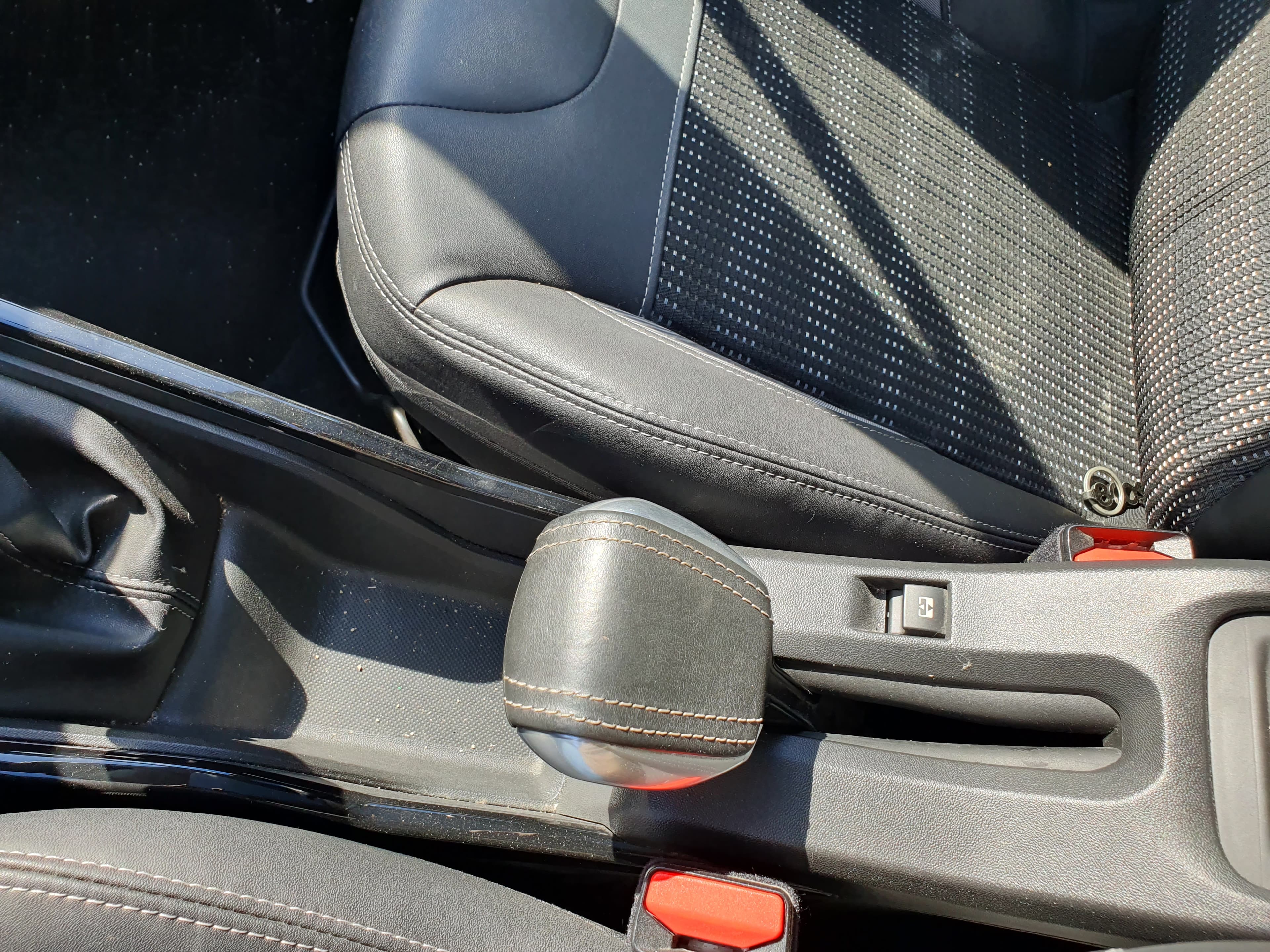 Peugeot 2008 · Ano 2015 — image 43
